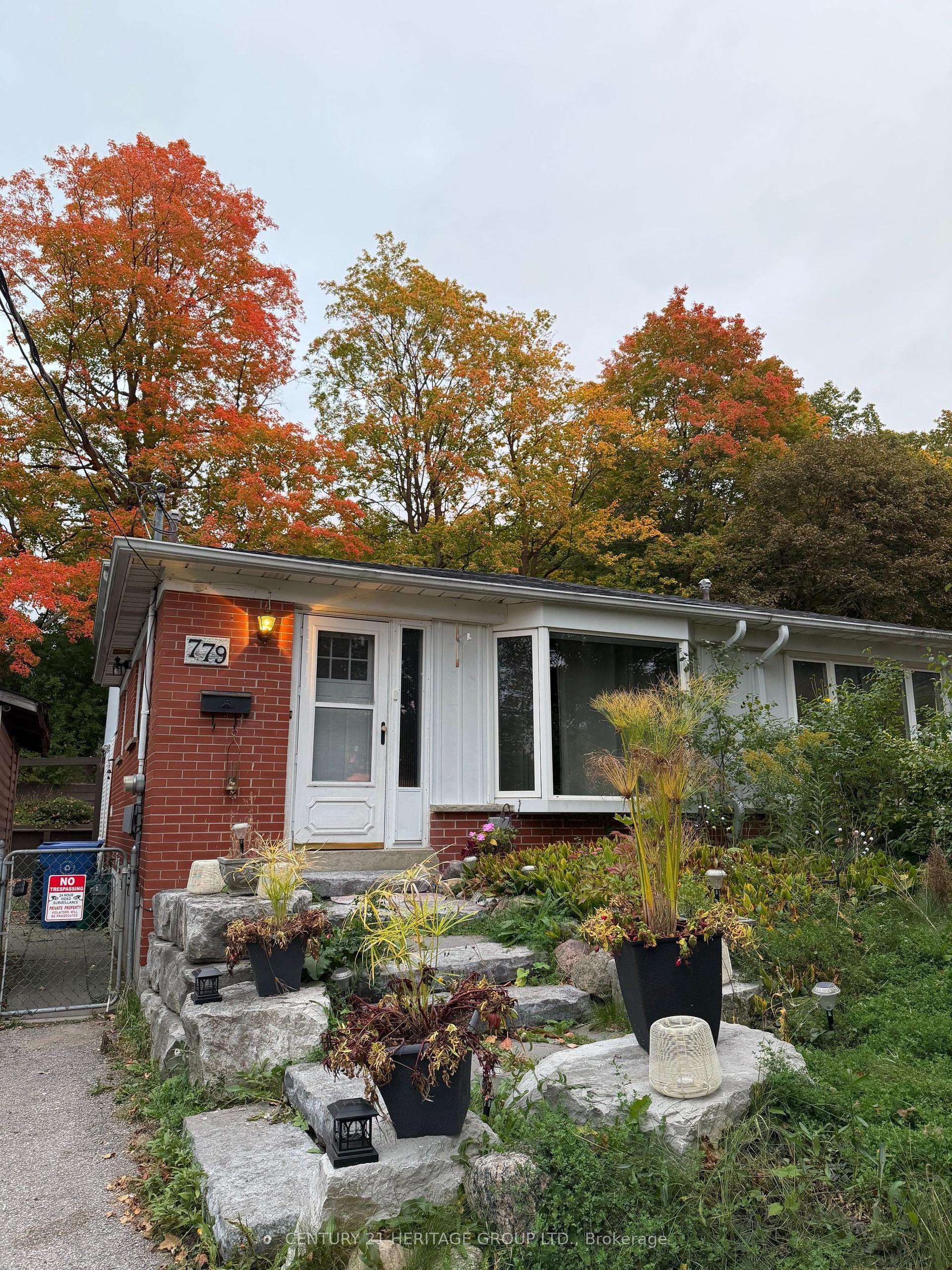 779 Greenfield Crescent Main #Main, Newmarket — Semi-Detached for lease, photo 1