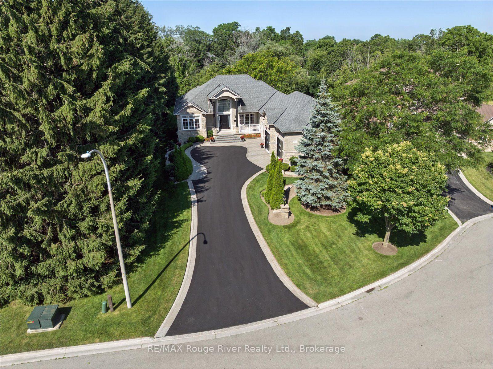 26 Hanover Court, Whitby — Detached for sale, photo 1