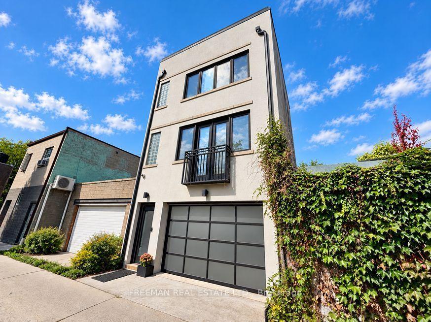 1239 Bloor Street W Laneway #Laneway, Toronto — Townhouse for lease, photo 1