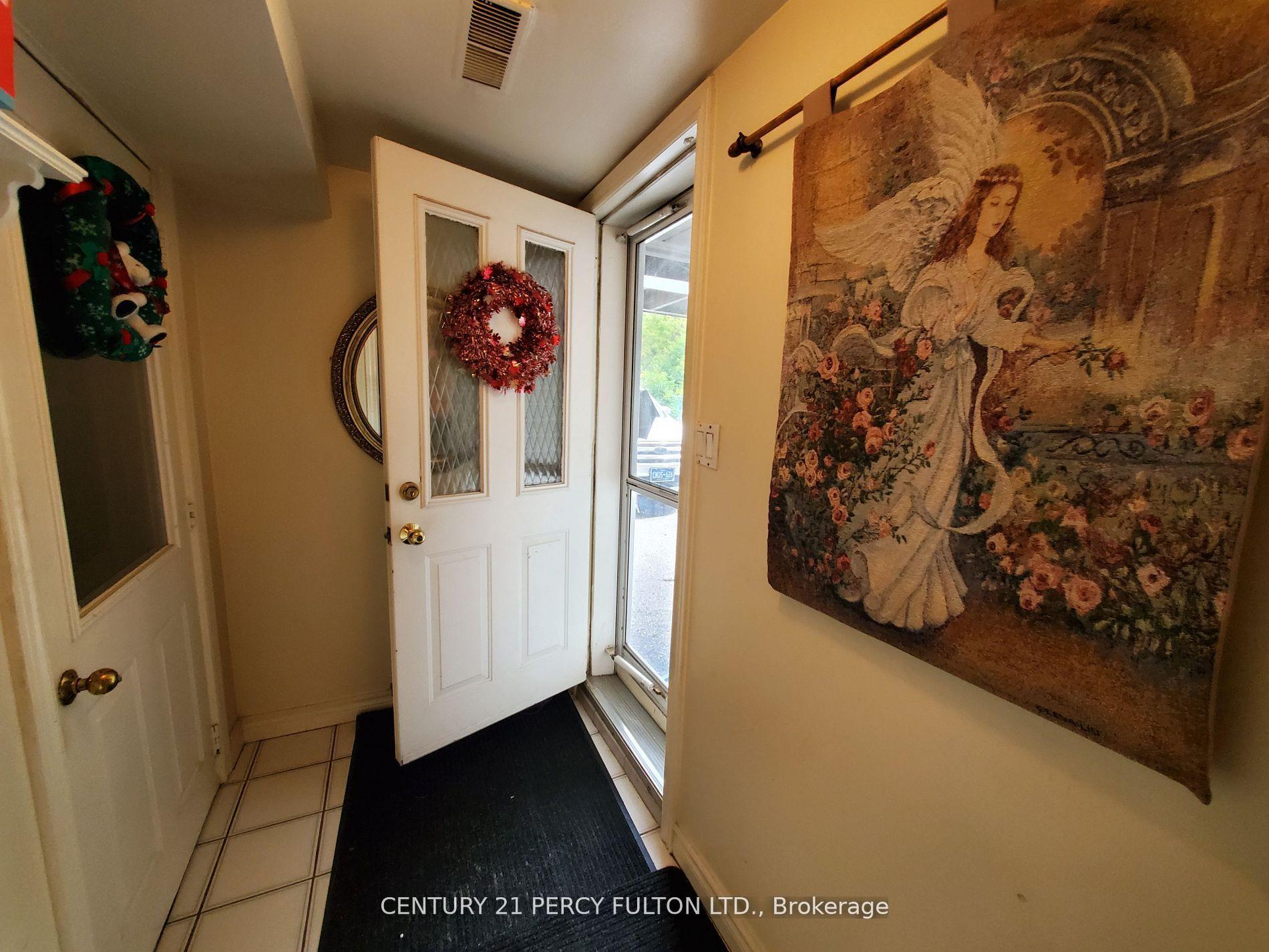 36 St. Paschal Court, Toronto — Semi-Detached for lease, photo 1