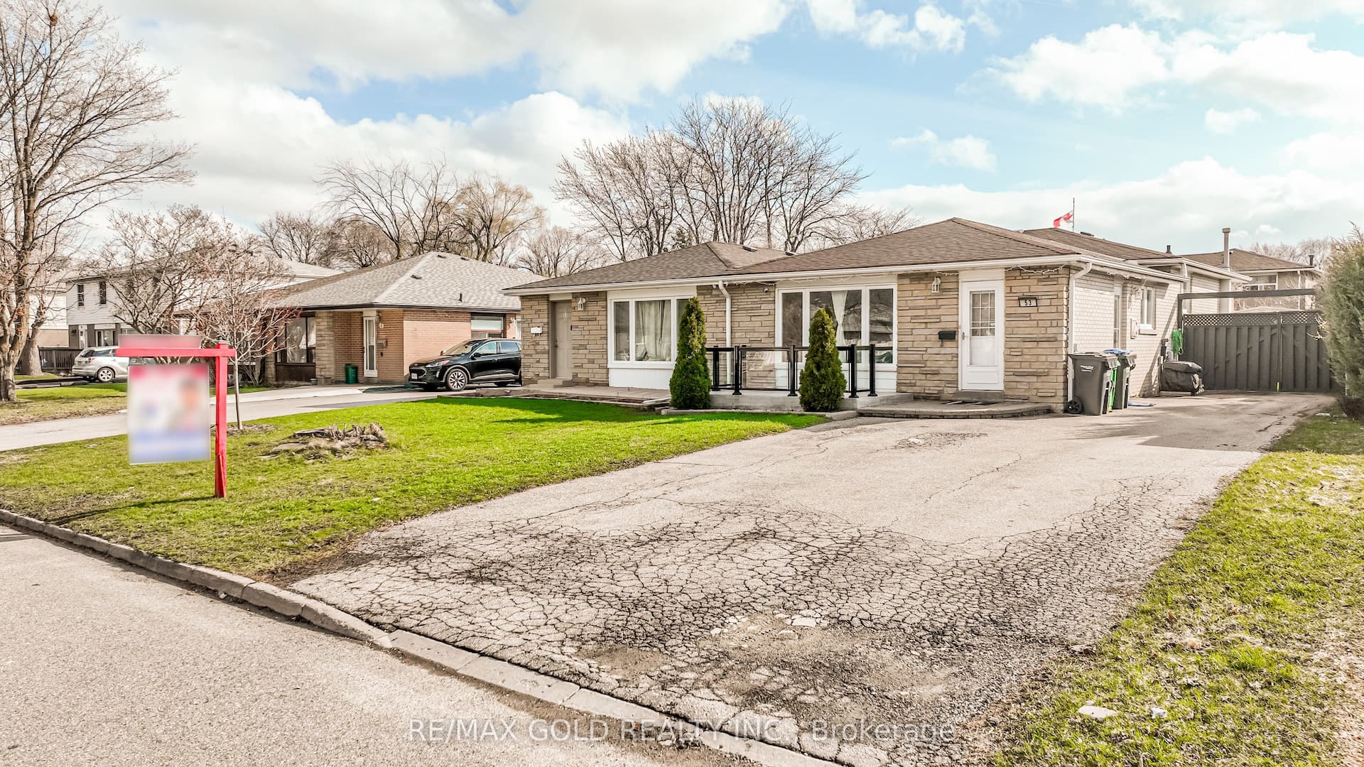 53 Davenport Crescent — photo 1