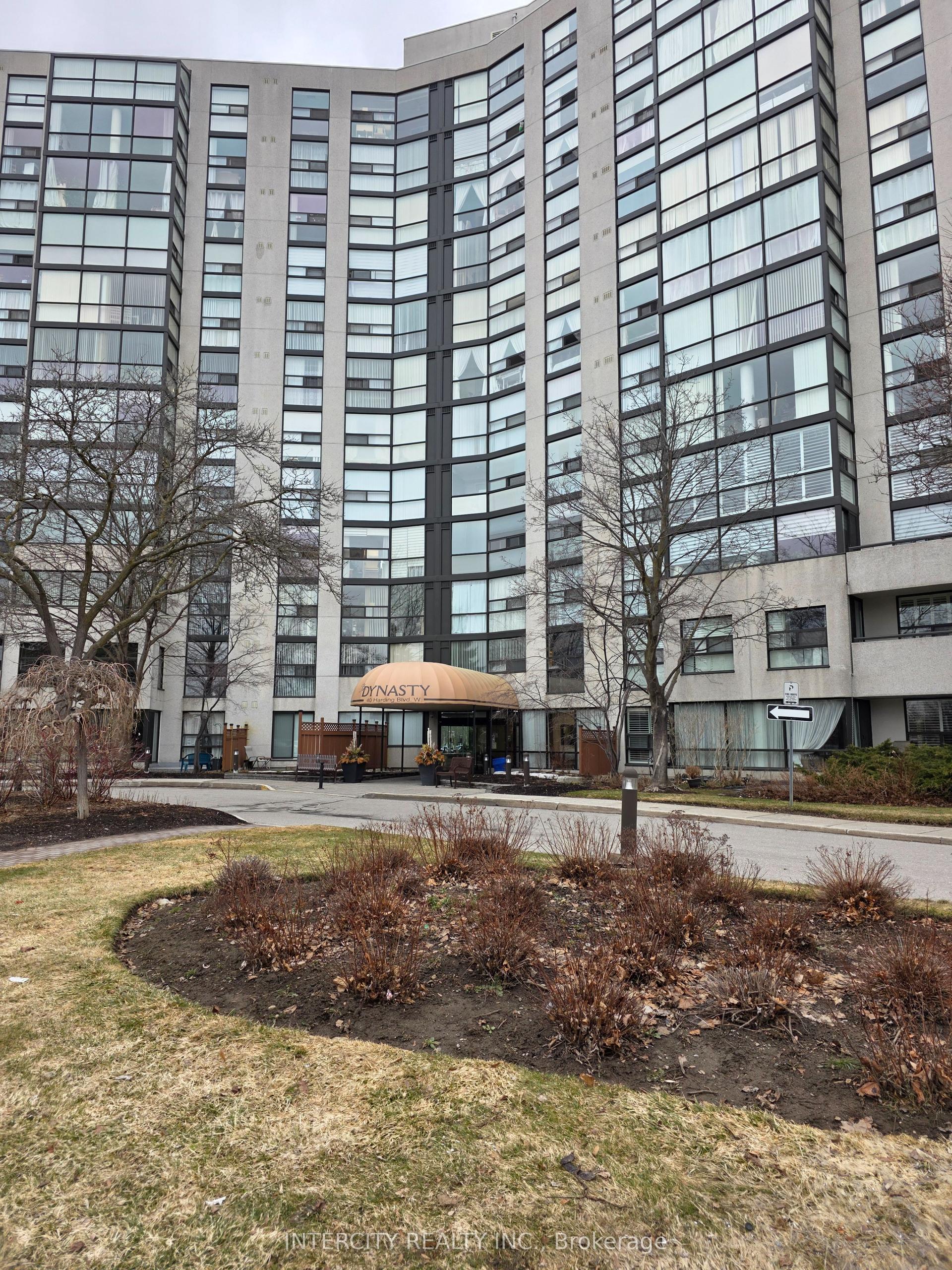 40 Harding Boulevard W 310 #310 — photo 1