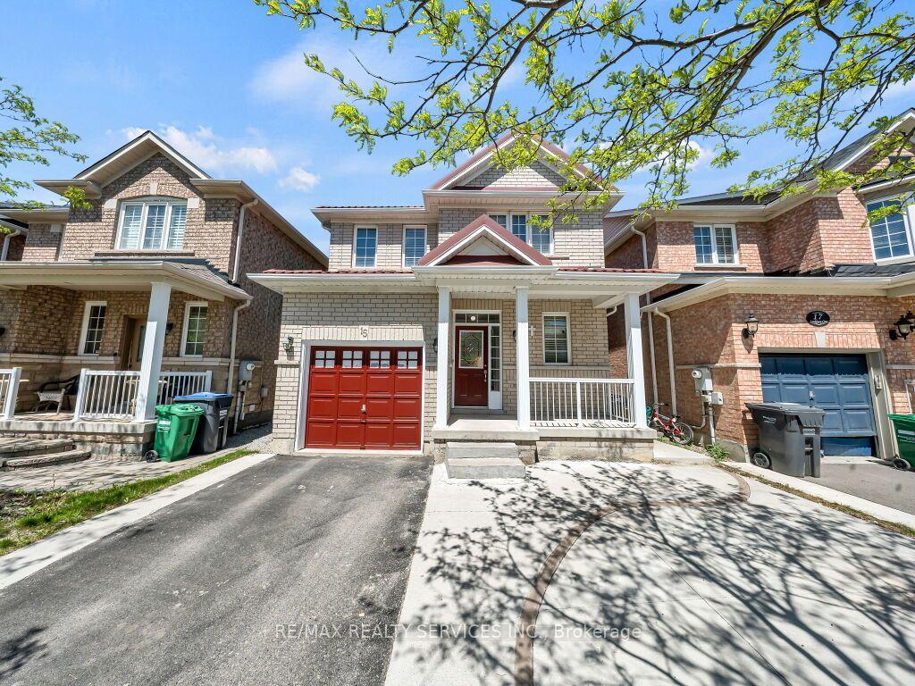 15 Lockburn Crescent — photo 1