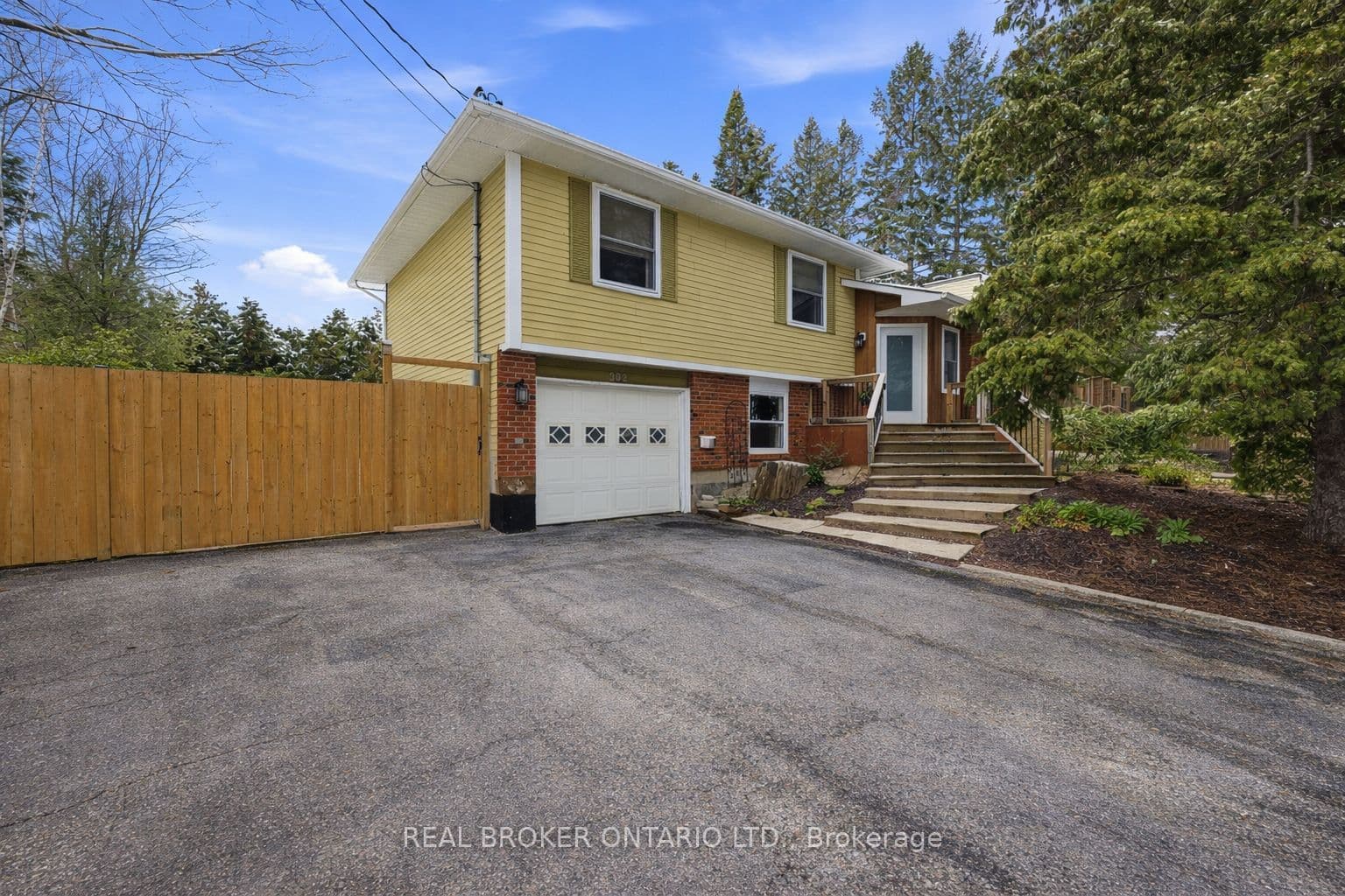 392 Country Street — photo 1