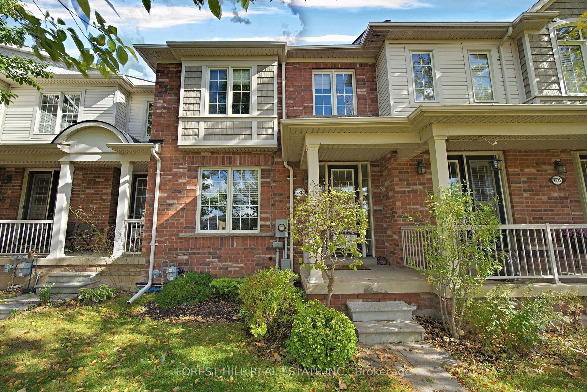 2537 Postmaster Drive, Oakville — Townhouse for lease, photo 1