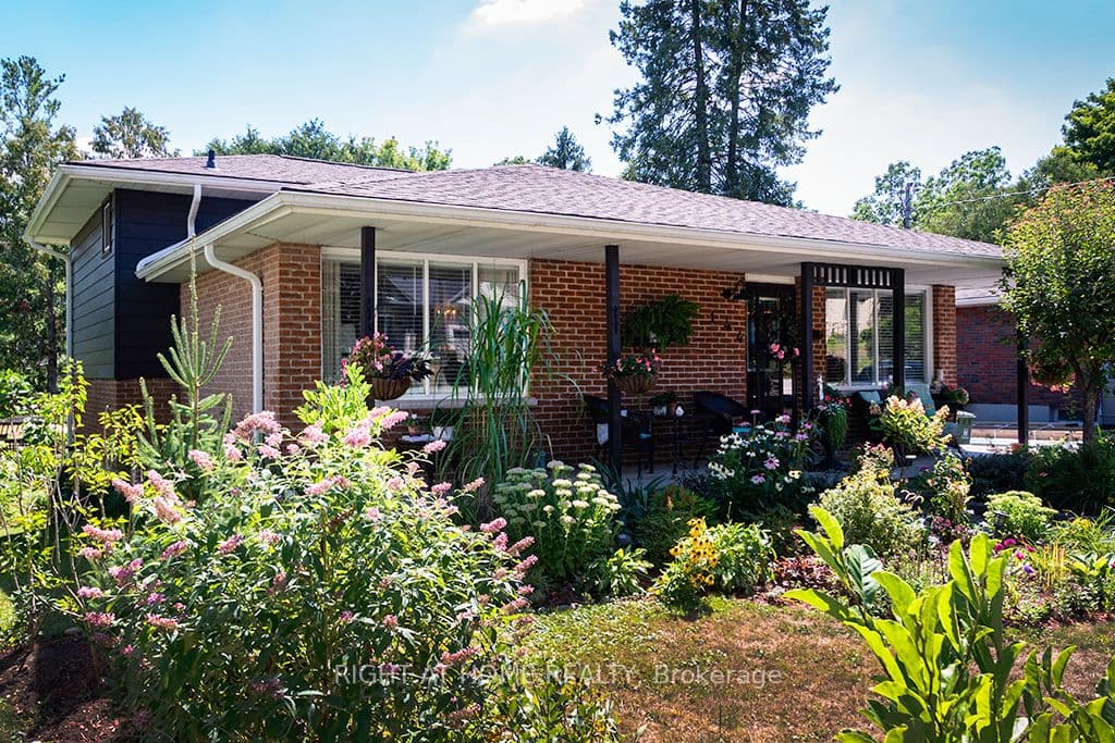 144 Canterbury Street — photo 1