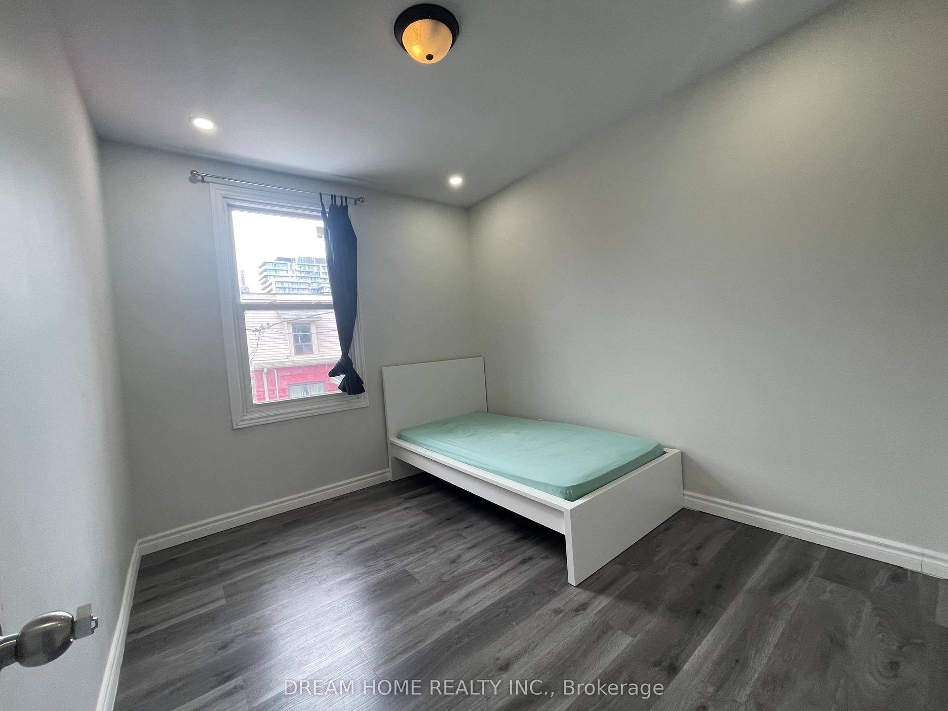 29 Glasgow Street Room#4 #Room#4, Toronto — Semi-Detached for lease, photo 1