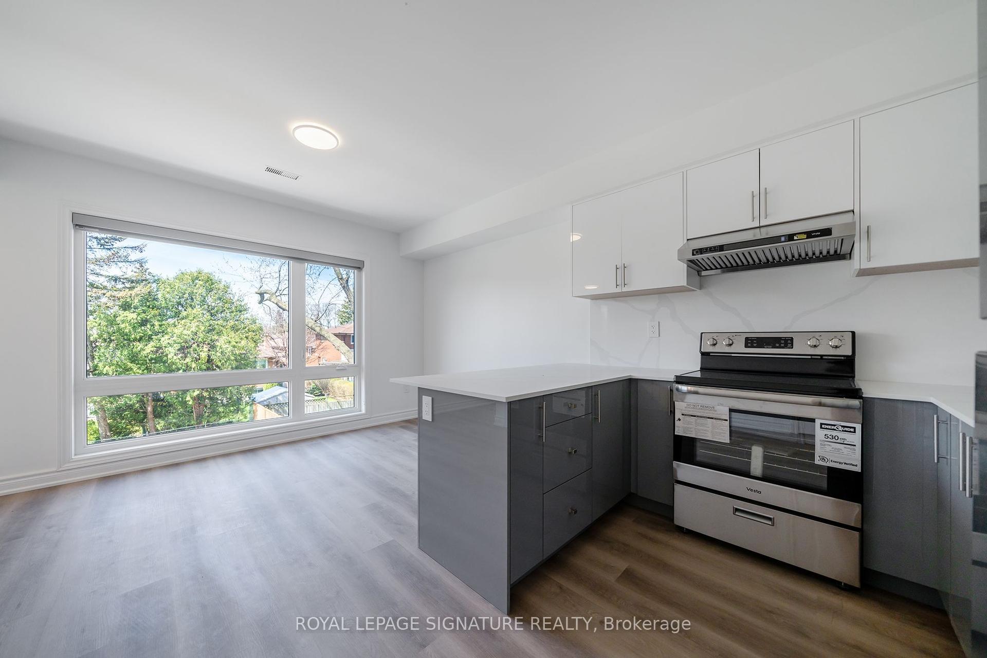 2052 Pharmacy Avenue 3 #3, Toronto — Multiplex for lease, photo 1