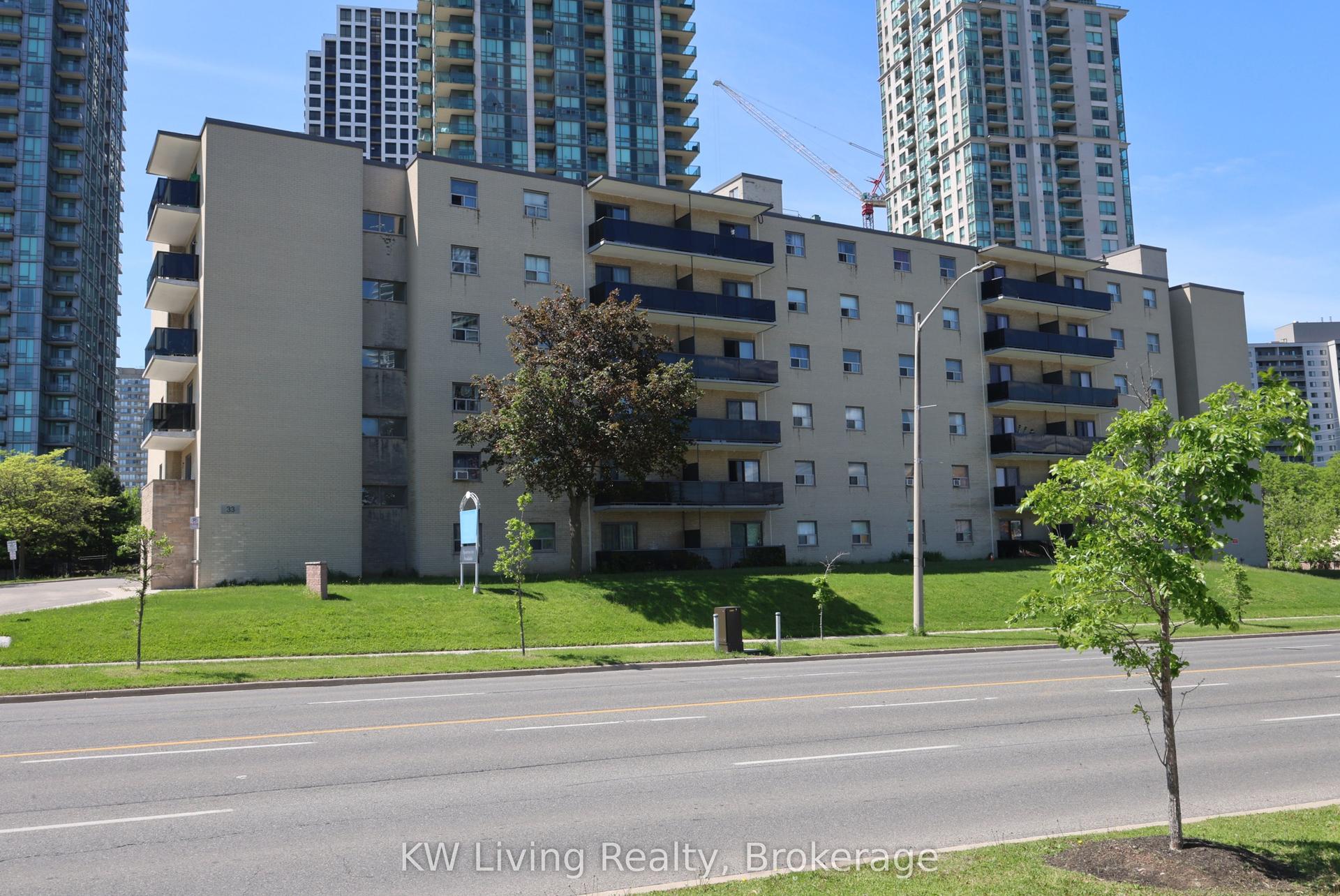 33 Central Parkway W 203 #203 — photo 1