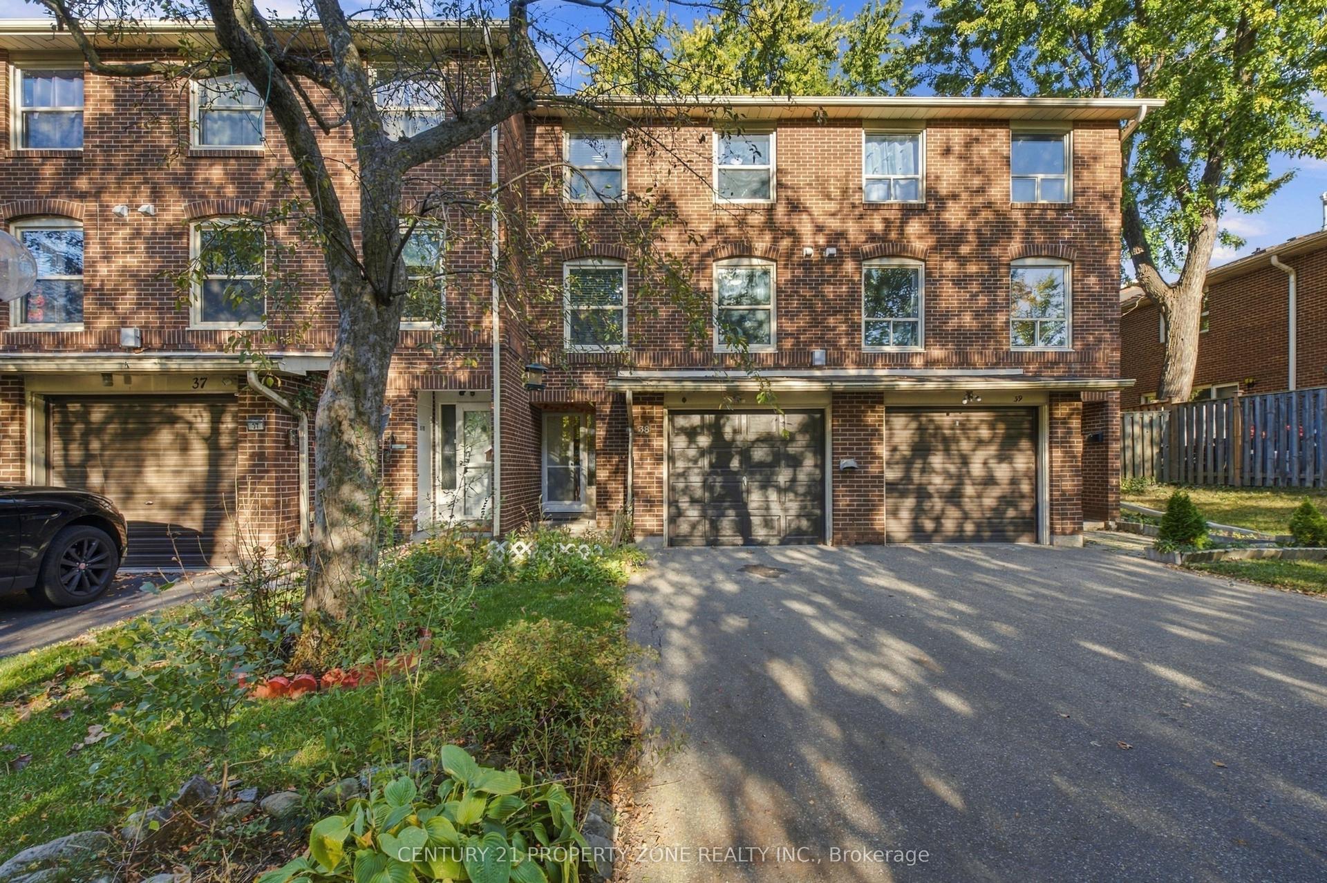 38 Eden Park, Brampton — Condo Town for sale, photo 1