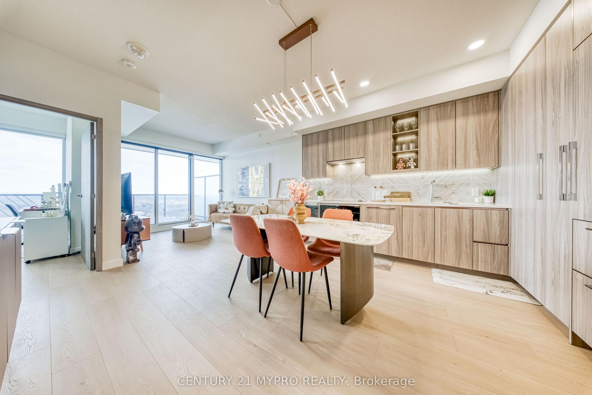 95 McMahon Drive 3907 #3907 — photo 1