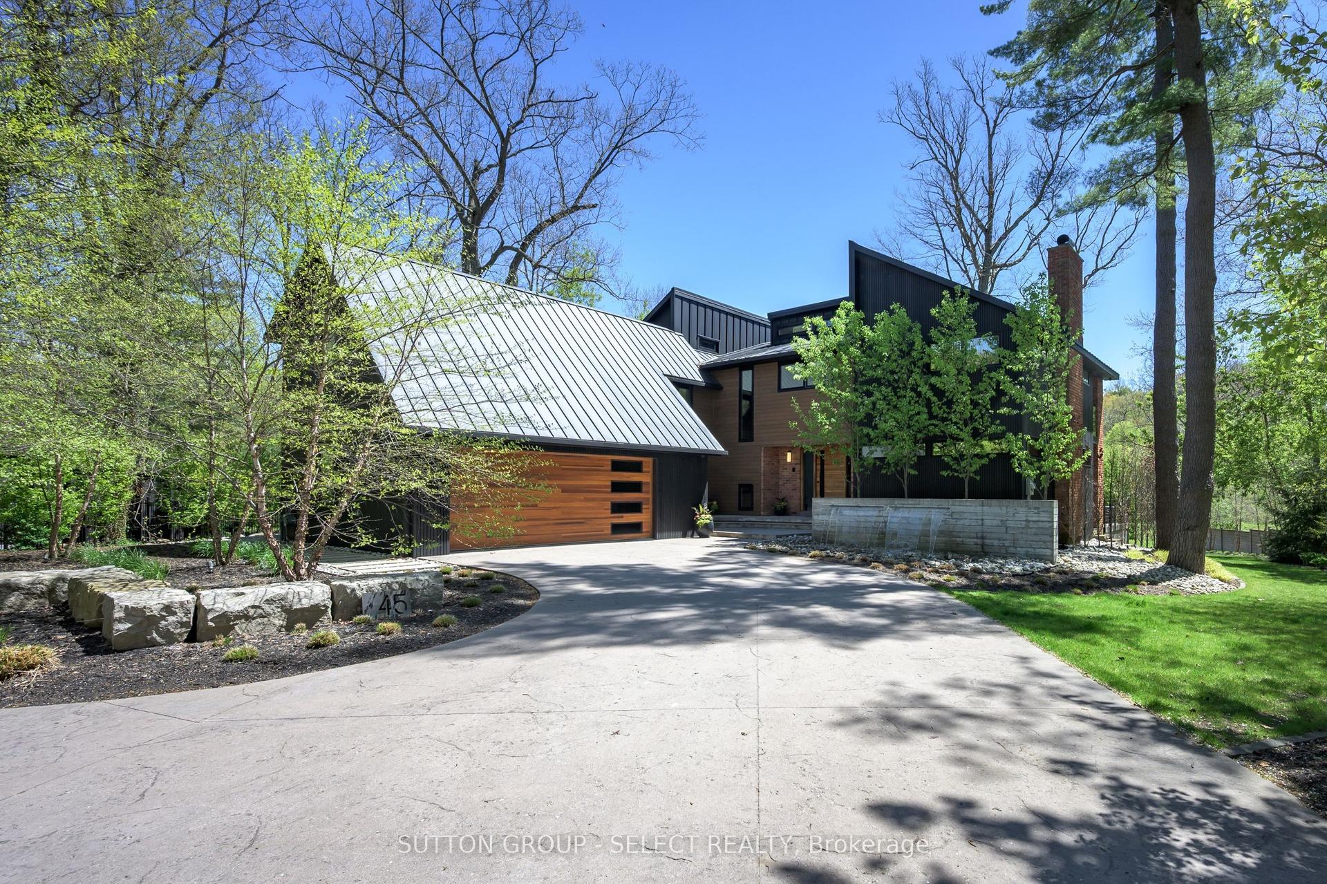45 Blackburn Crescent — photo 1