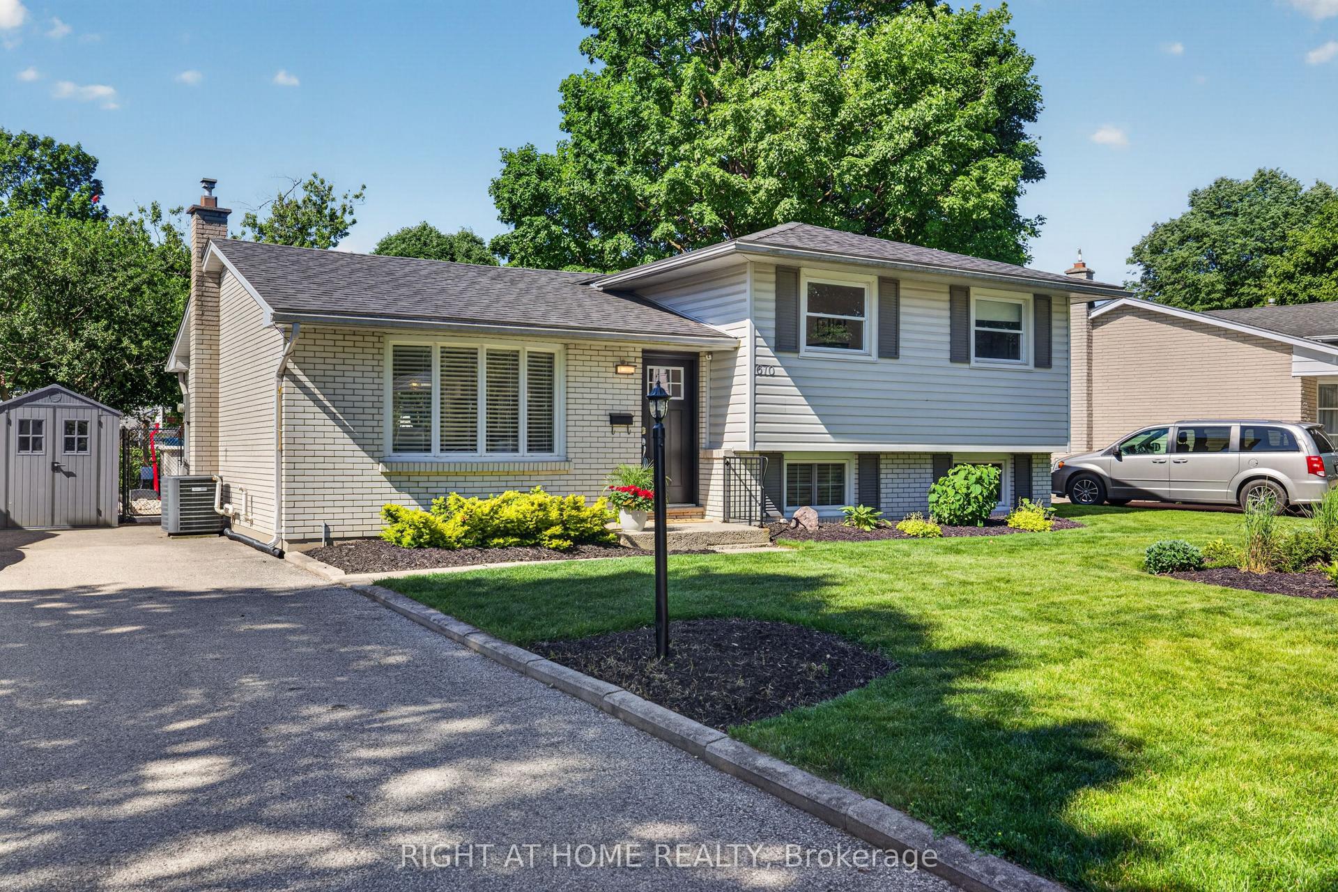 670 Glengyle Crescent, London North — Detached for sale, photo 1