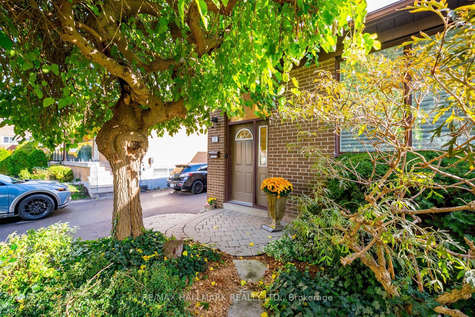 27 Pinebrook Avenue, Toronto — Semi-Detached for sale, photo 1