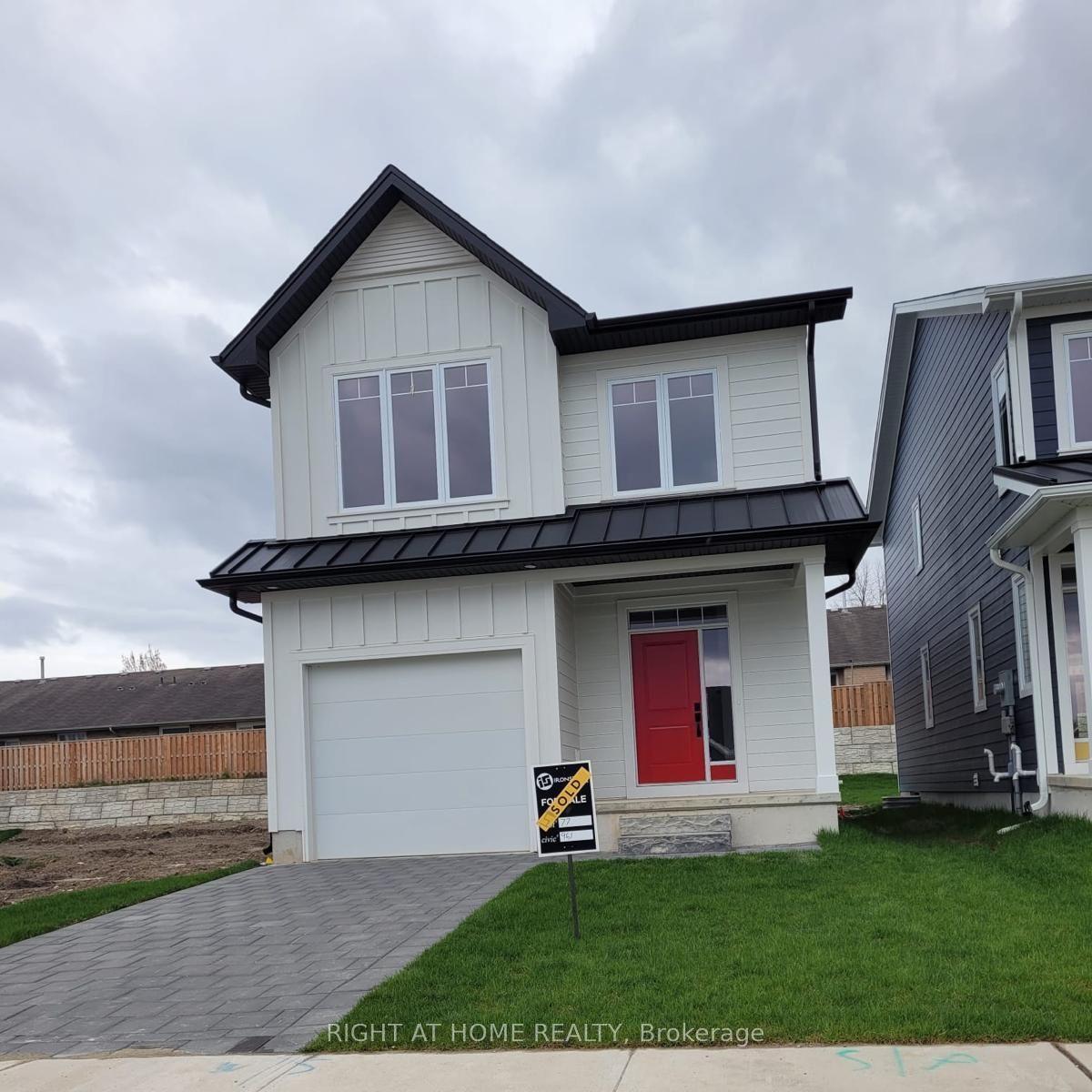 961 Deveron Crescent — photo 1