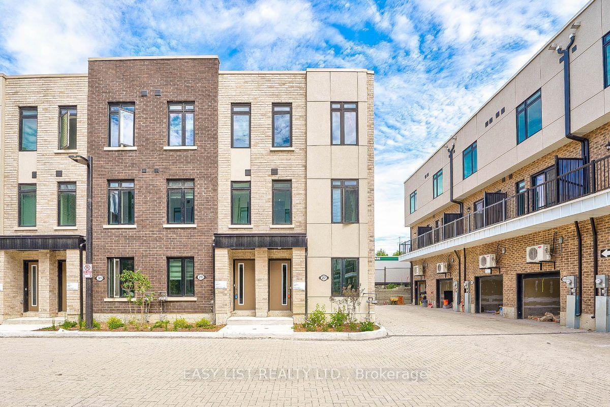 27 Spruce Pines Crescent, Toronto — Townhouse for lease, photo 1