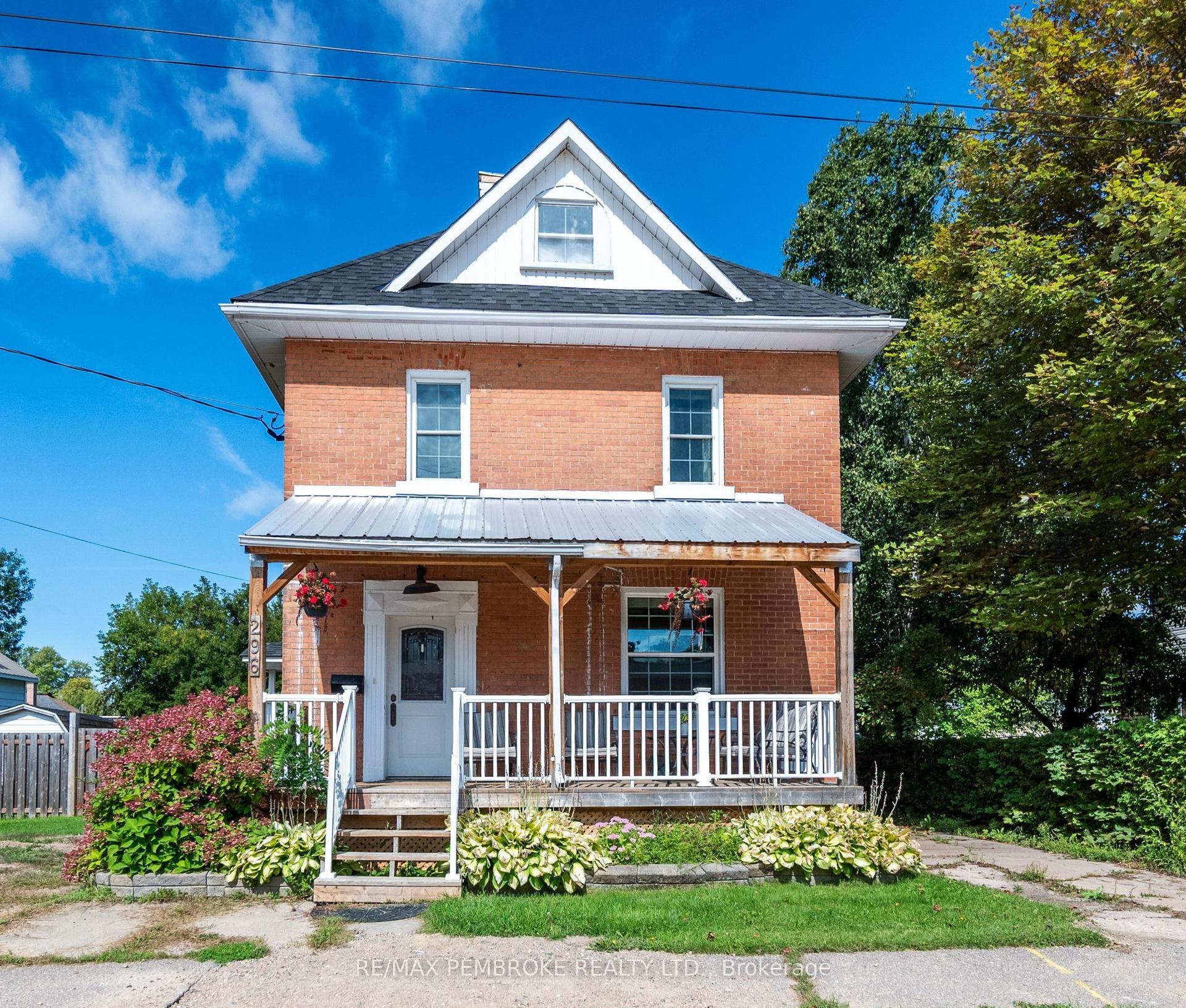 296 First Avenue N, Pembroke — Detached for sale, photo 1