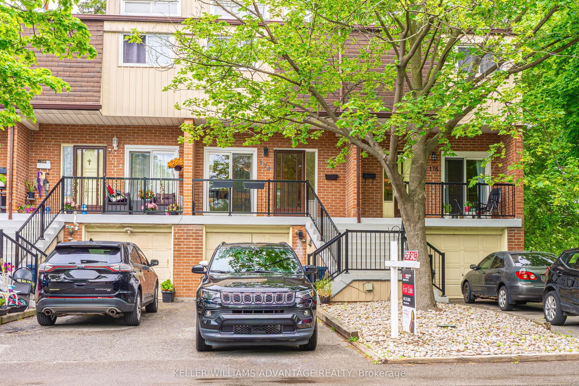 174 Homestead Road, Toronto — Condo Town for sale, photo 1