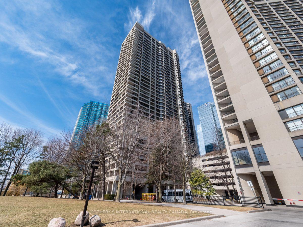 65 Harbour Square 2204 #2204 — photo 1