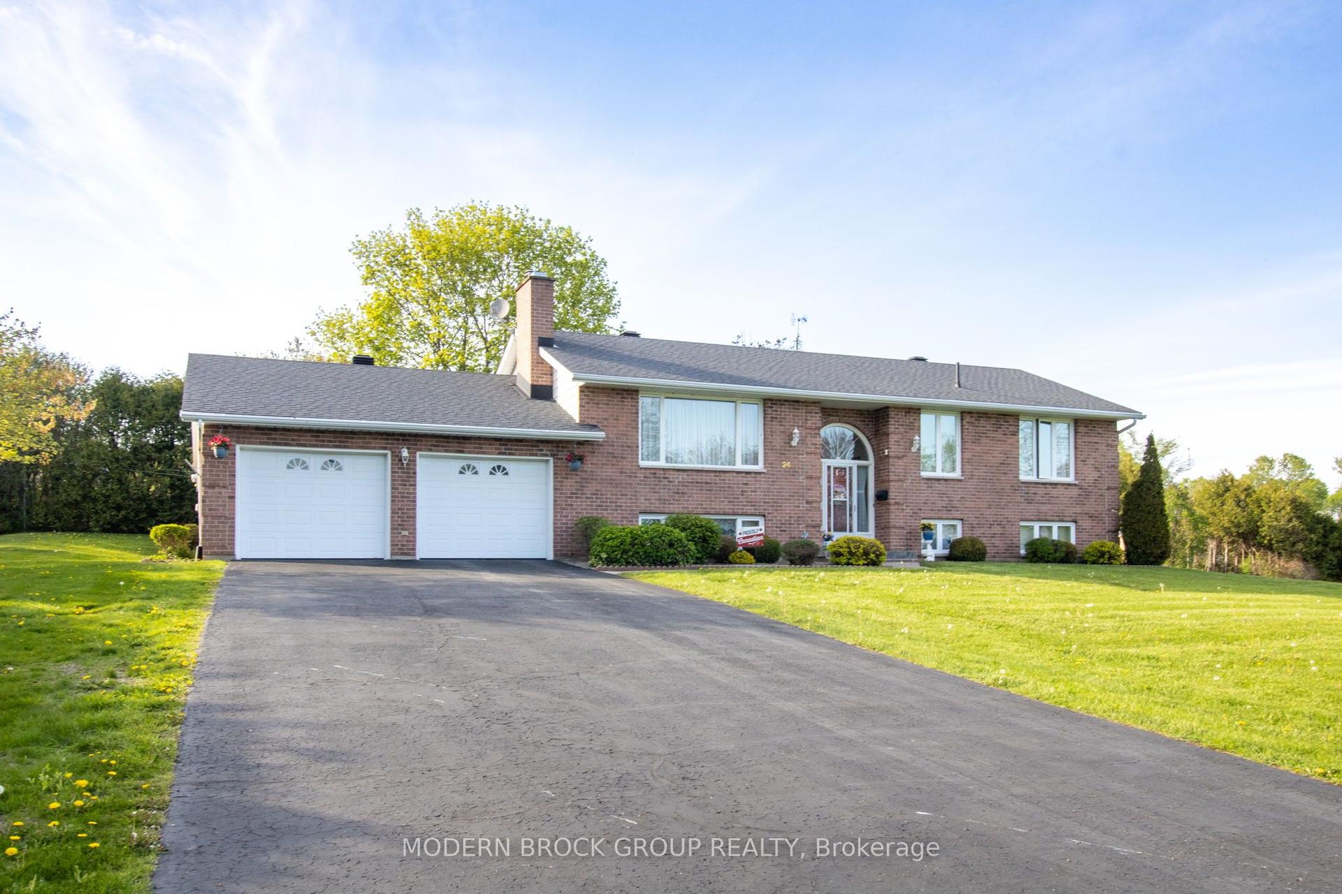 24 Bernard Crescent — photo 1