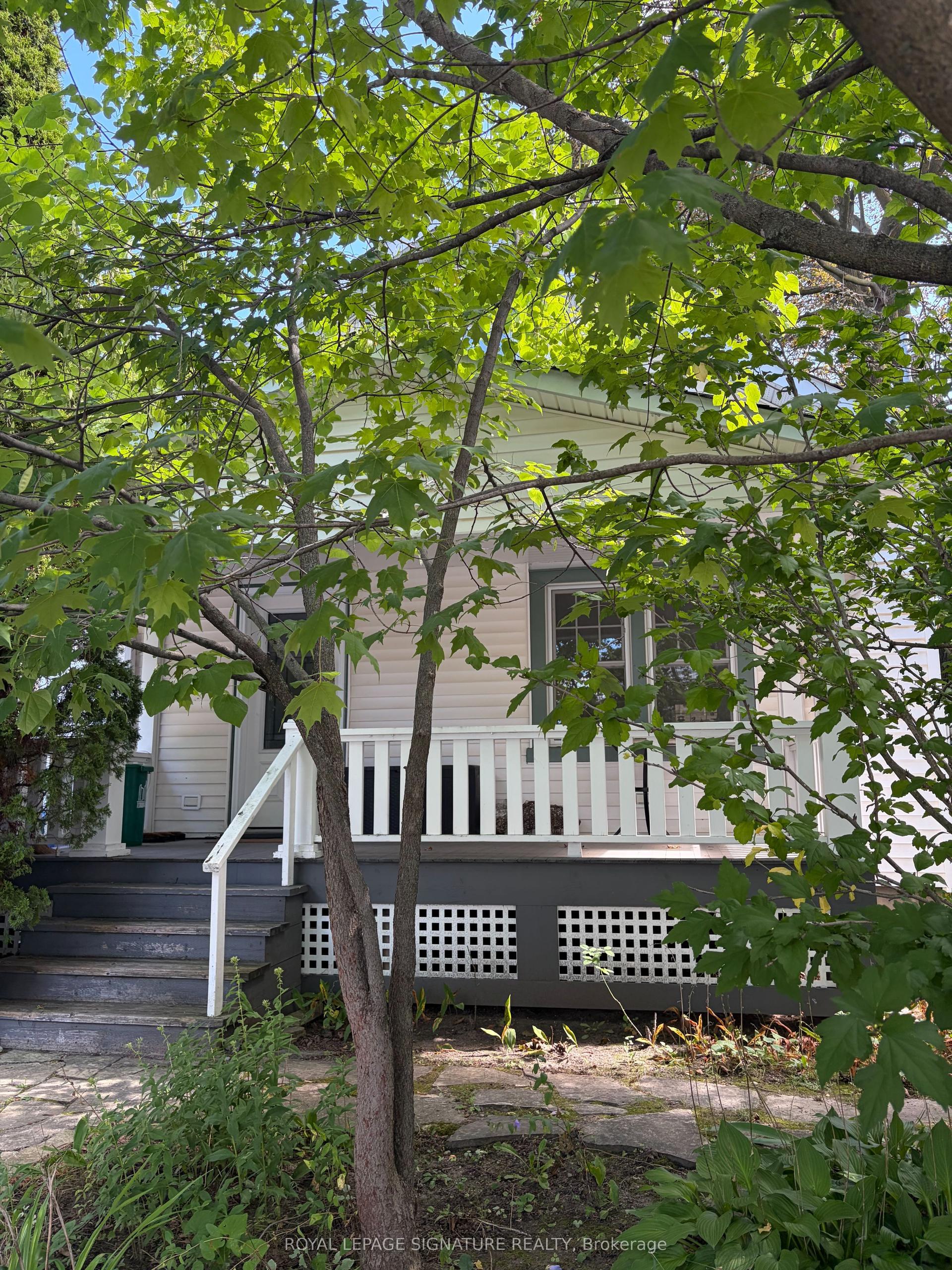 121 Wells Street, Aurora — Detached for sale, photo 1