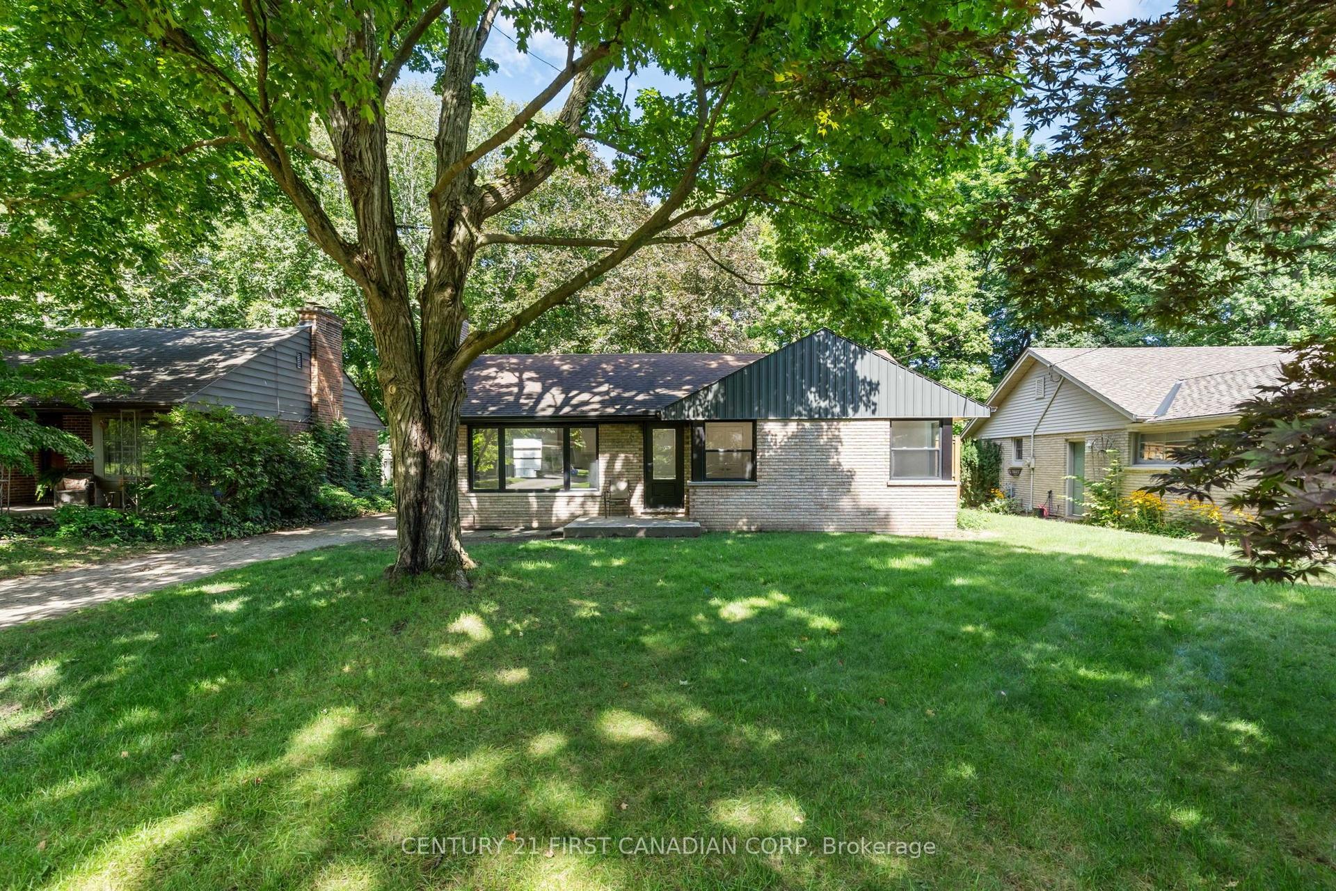 32 BRAEMAR Crescent — photo 1