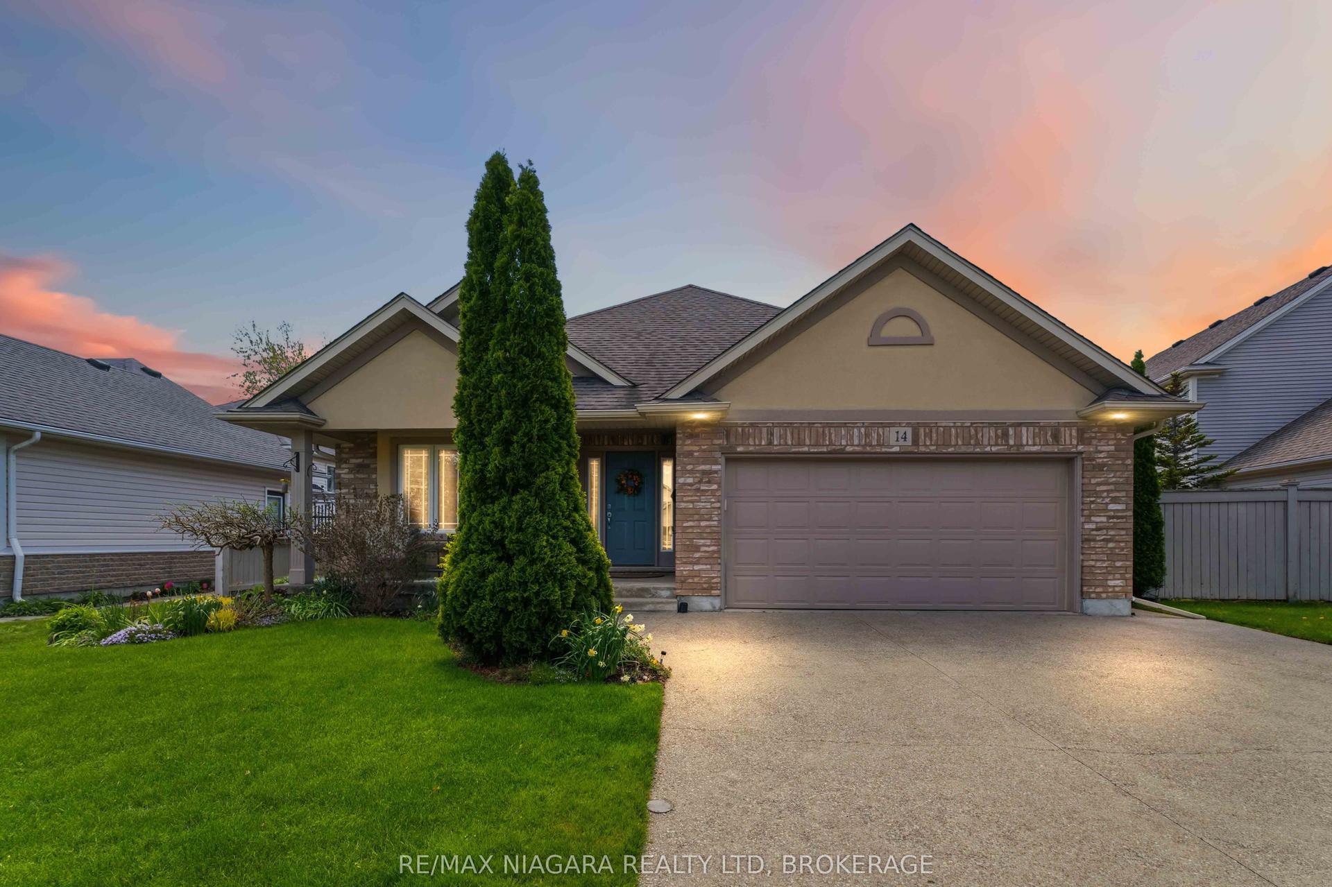 14 Nicholas Drive — photo 1
