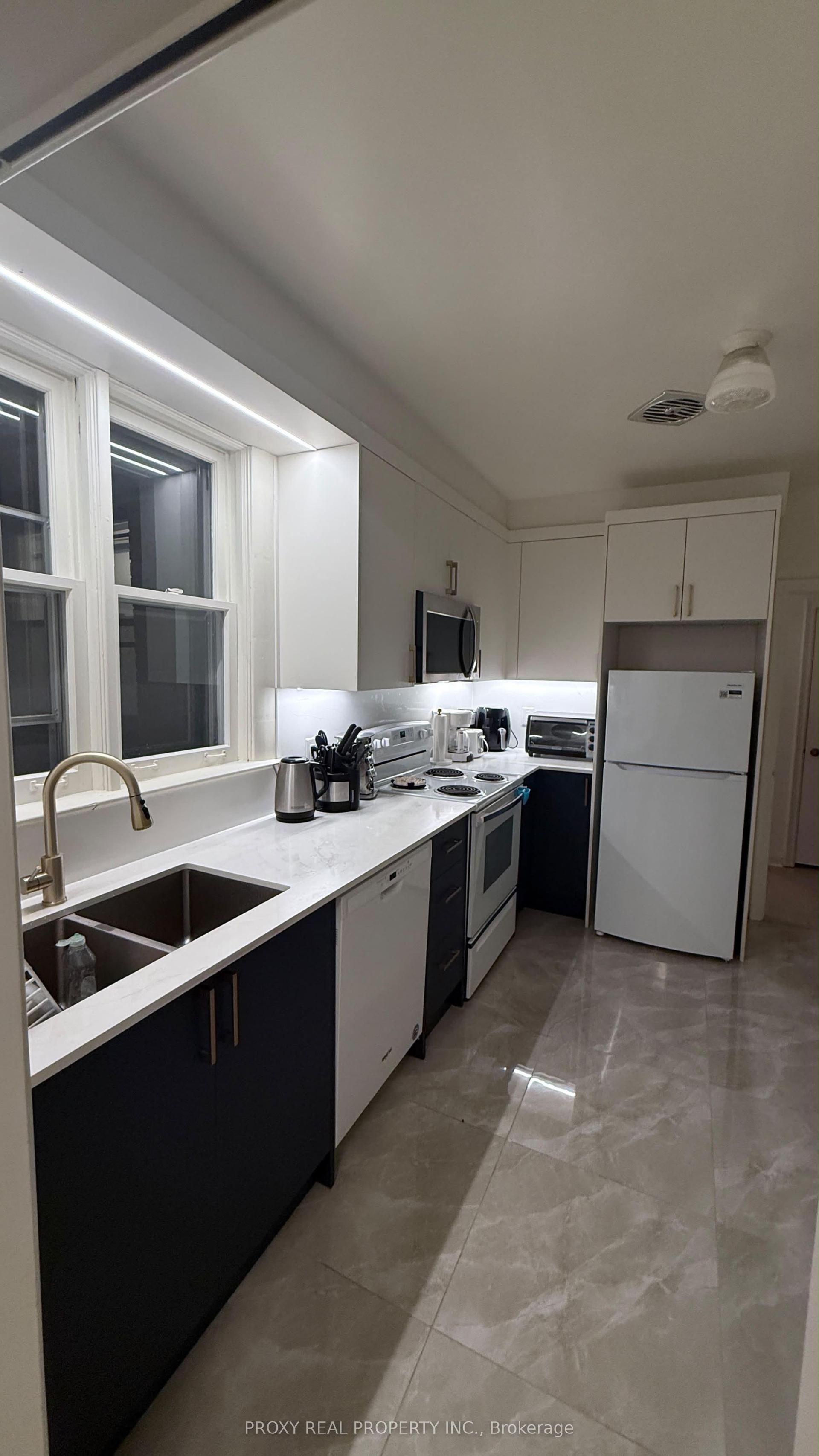211 Newton Drive, Toronto — Detached for lease, photo 1