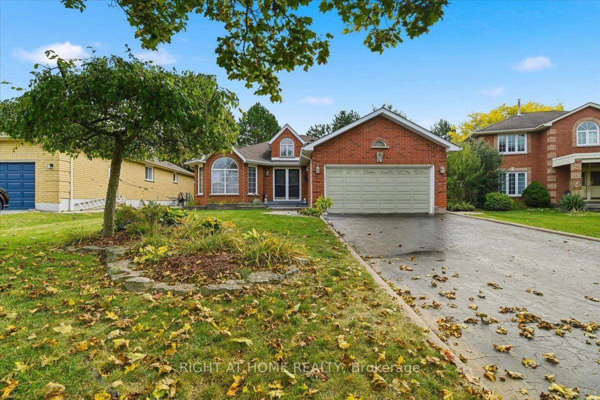 5 St John's Court, Uxbridge — Detached for sale, photo 1