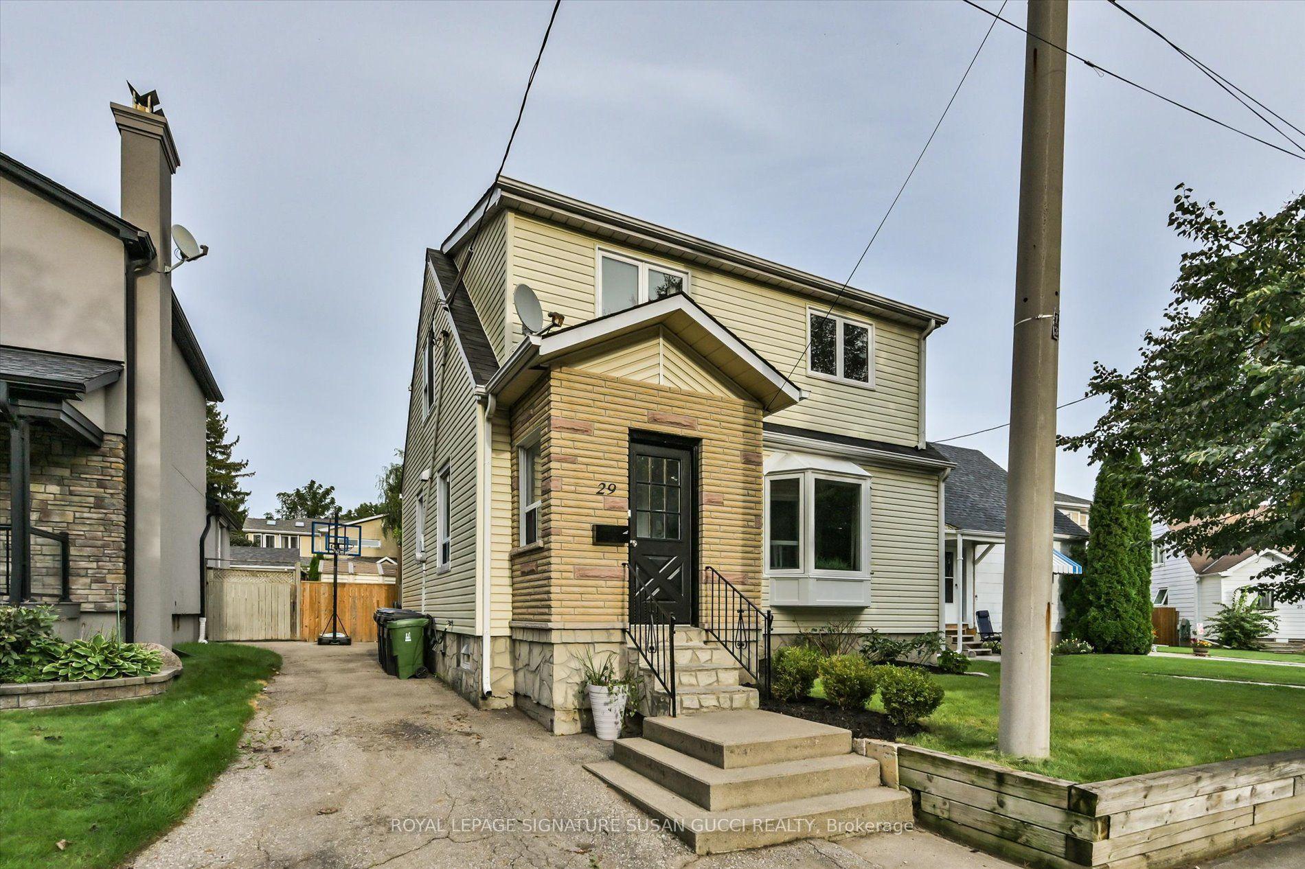 29 Topham Road, Toronto — Detached for sale, photo 1