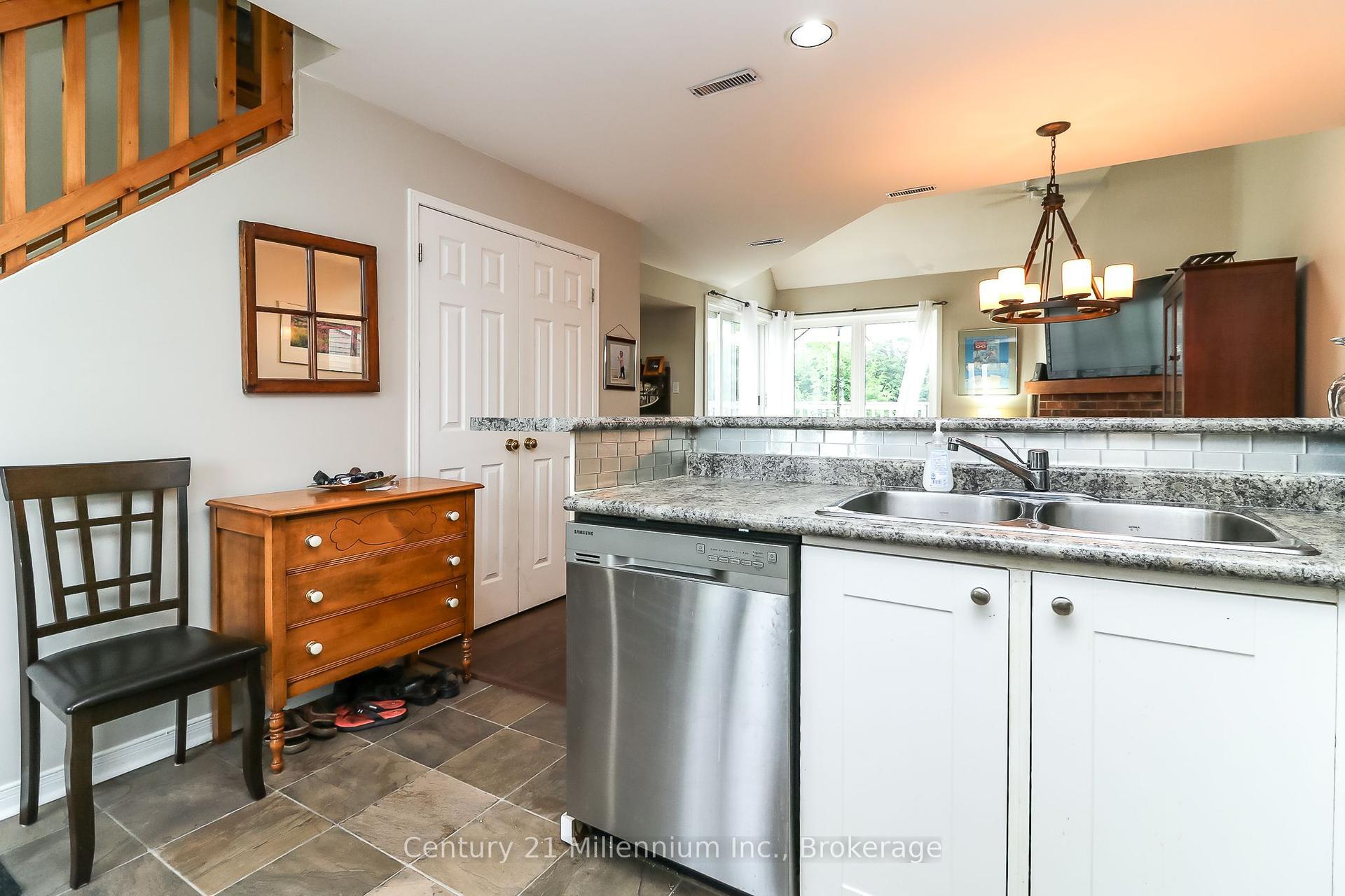 55 Trott Boulevard 124 #124, Collingwood — Condo Town for lease, photo 1