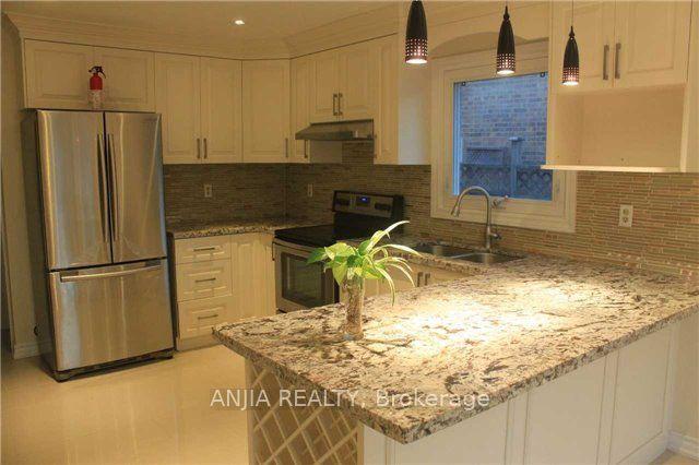 51 Topham Crescent — photo 1