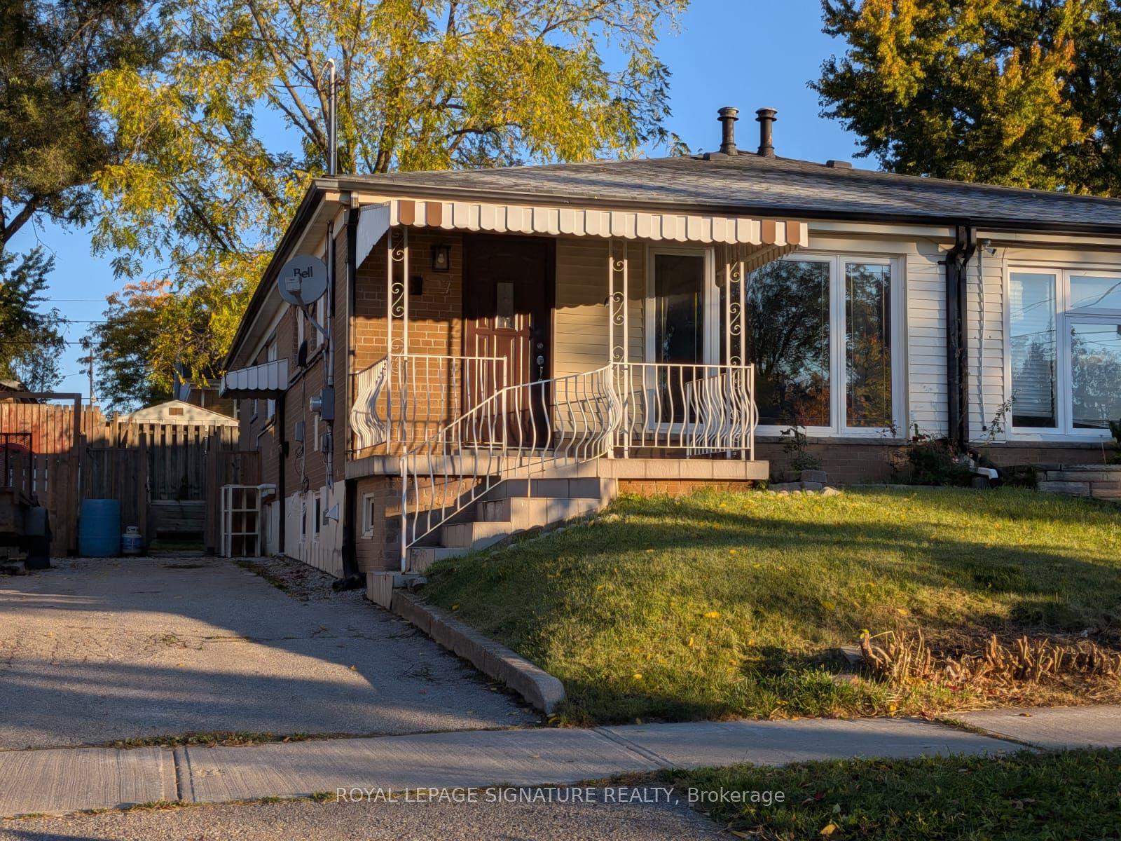 26 Trinnell Boulevard, Toronto — Semi-Detached for lease, photo 1