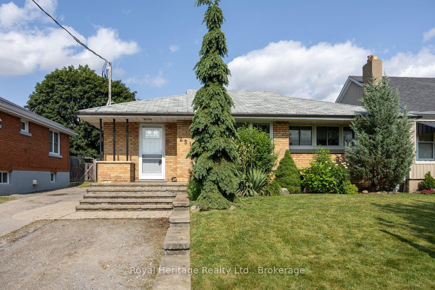 251 Elizabeth Street, Oshawa — Detached for sale, photo 1