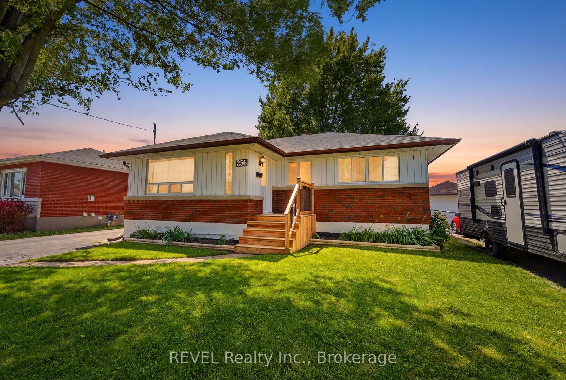 256 Clarke Street, Port Colborne — Detached for sale, photo 1
