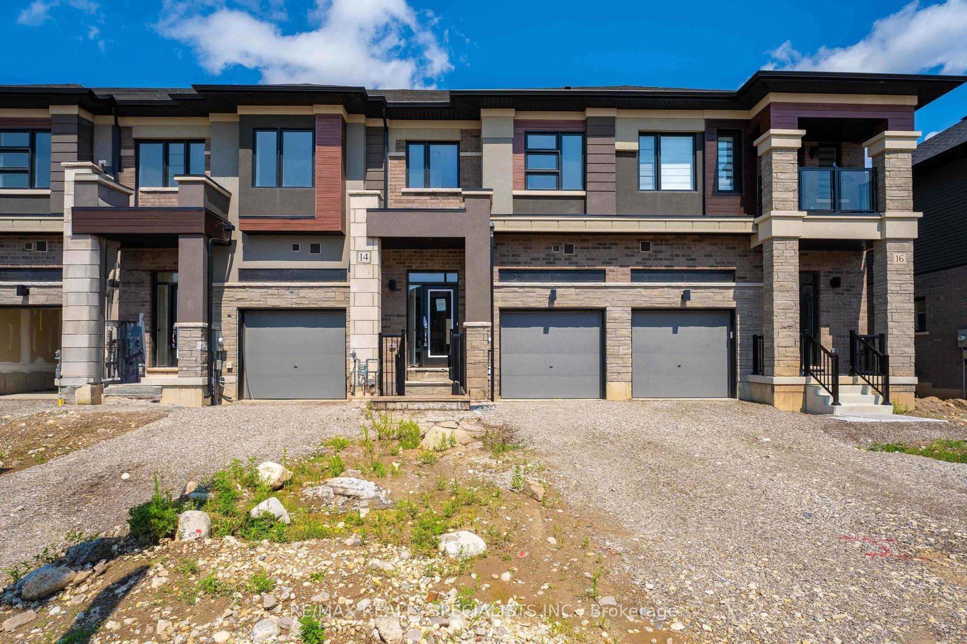 14 Dennis Street, Brantford — Townhouse for lease, photo 1