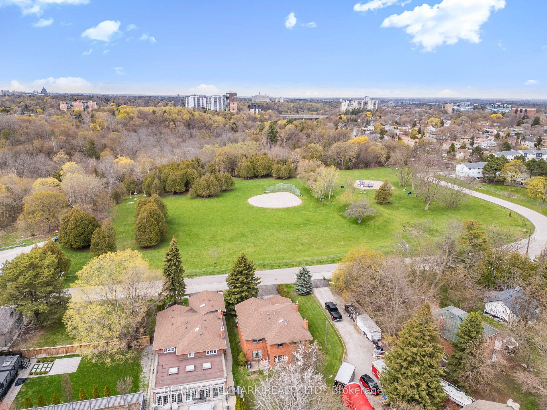 11 Greenvale Terrace, Toronto — Detached for sale, photo 1