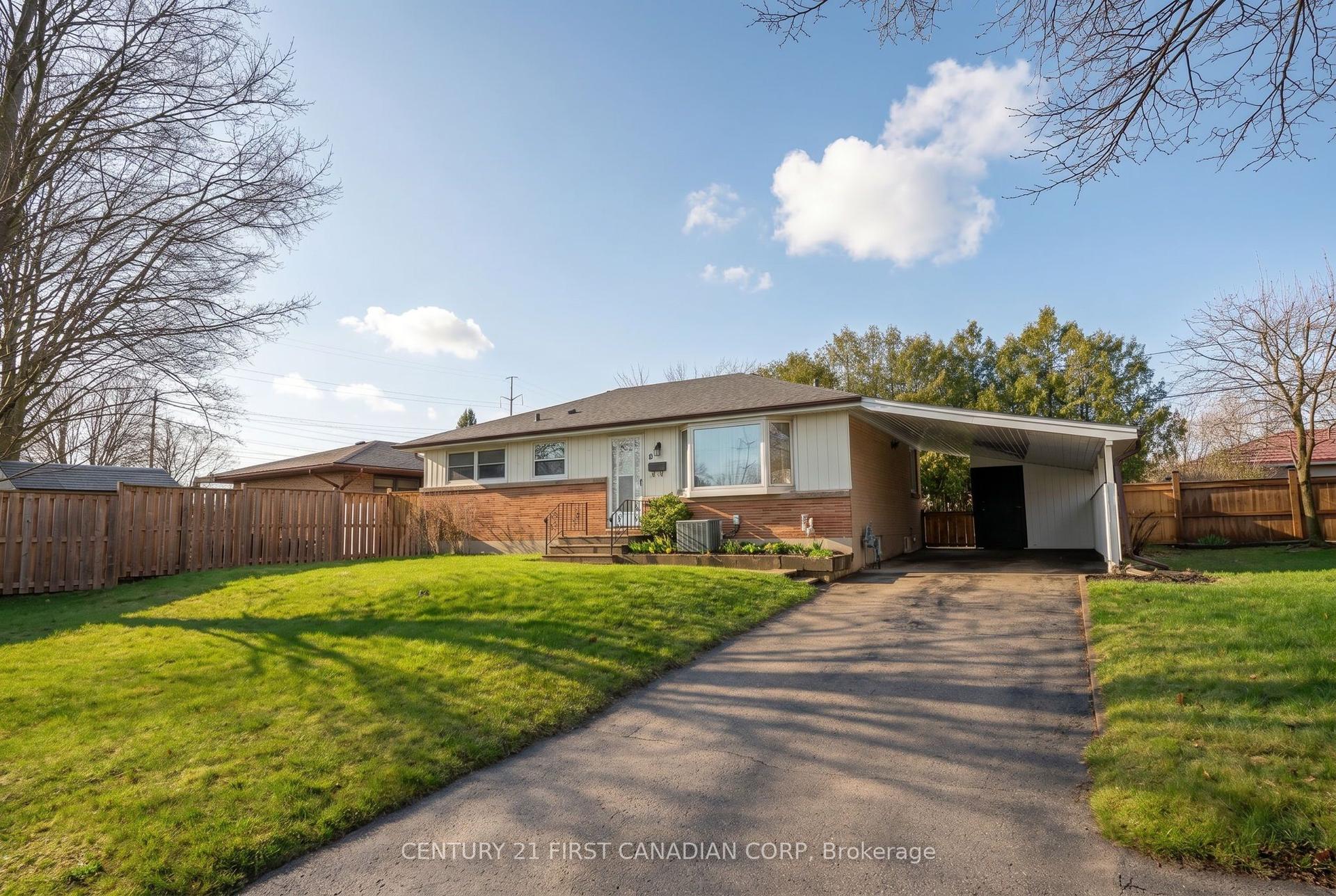 6 Breton Park Crescent — photo 1