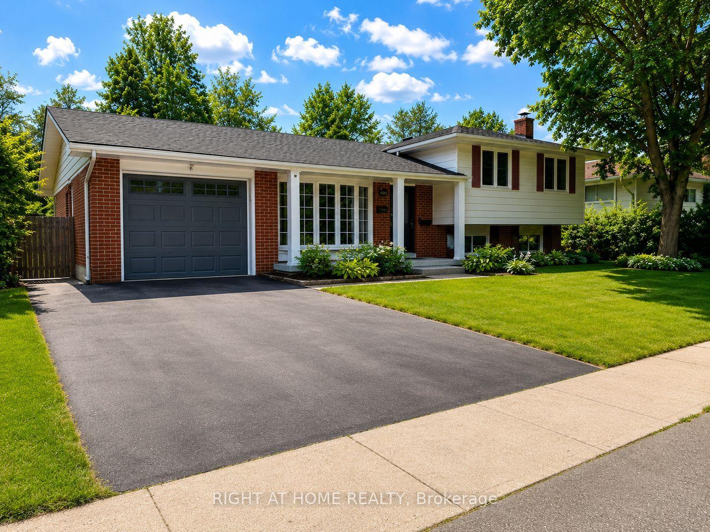 4440 Cosburn Crescent — photo 1