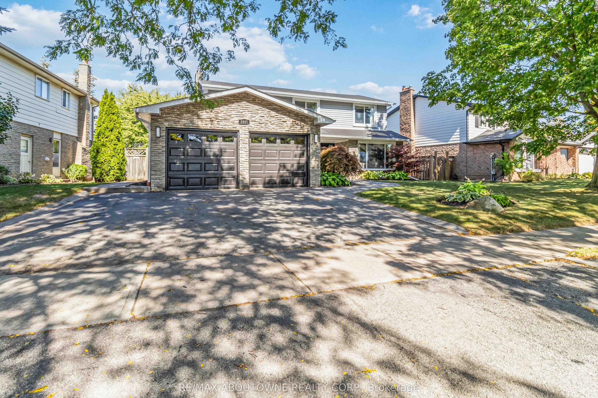 2485 Woburn Crescent — photo 1