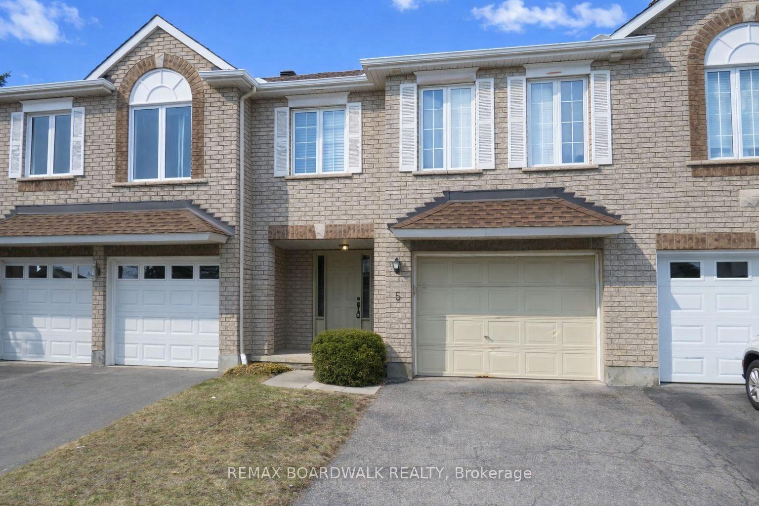 5 Maple Park Private — photo 1