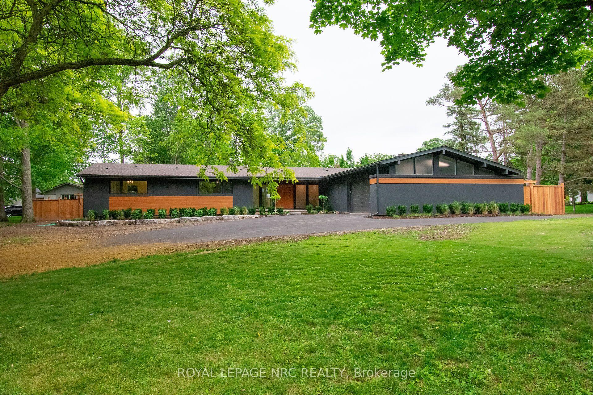 7 Woodington Crescent — photo 1