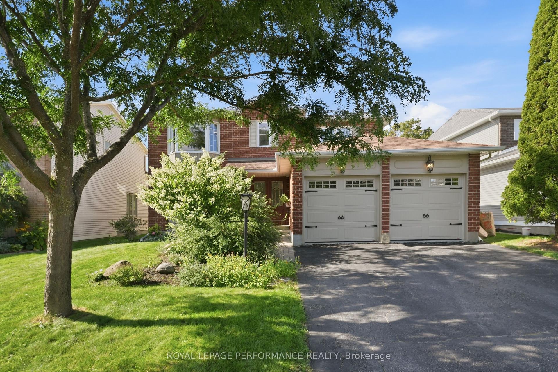 14 Wellfleet Crescent, Barrhaven — Detached for sale, photo 1