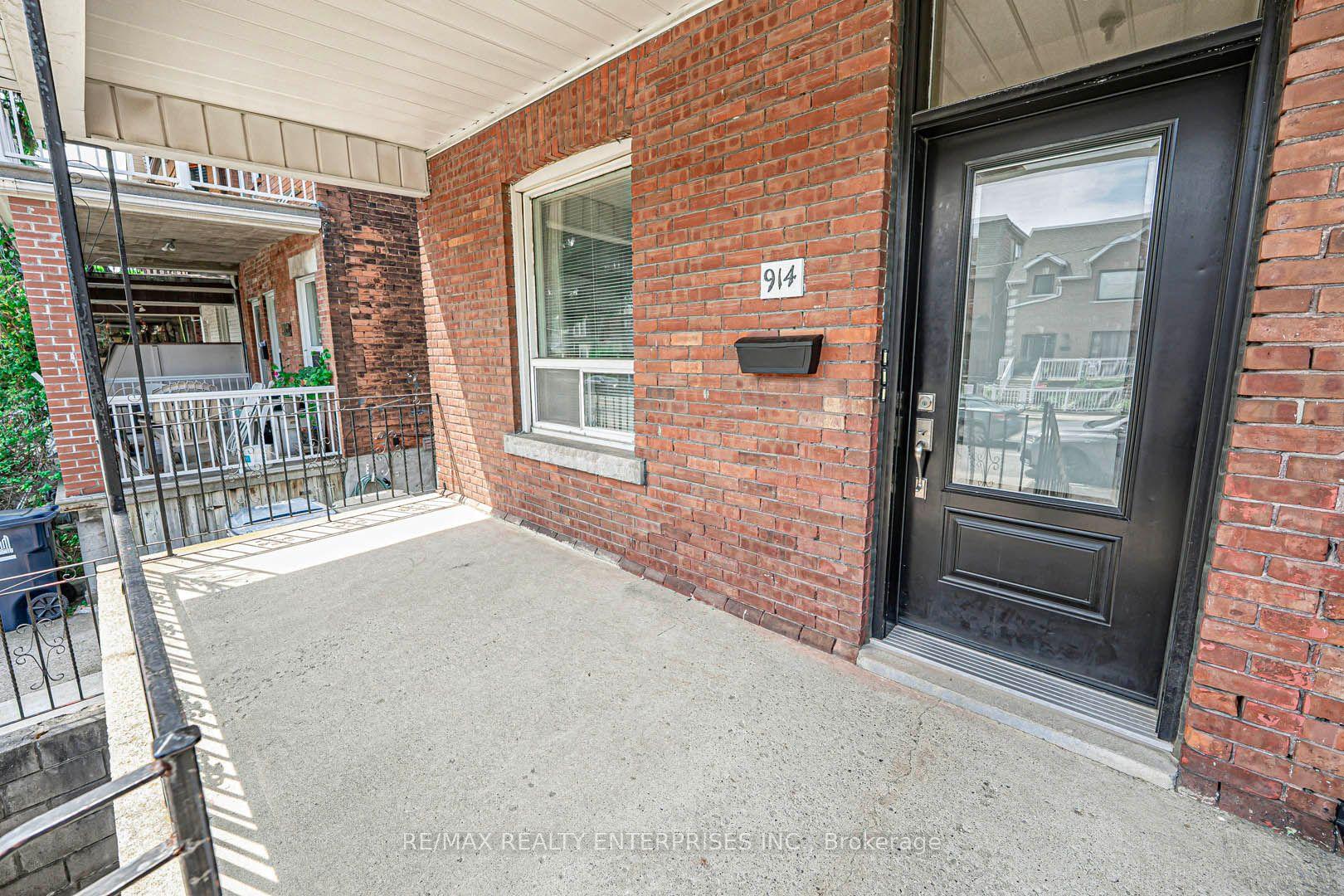 914 Dovercourt Road — photo 1