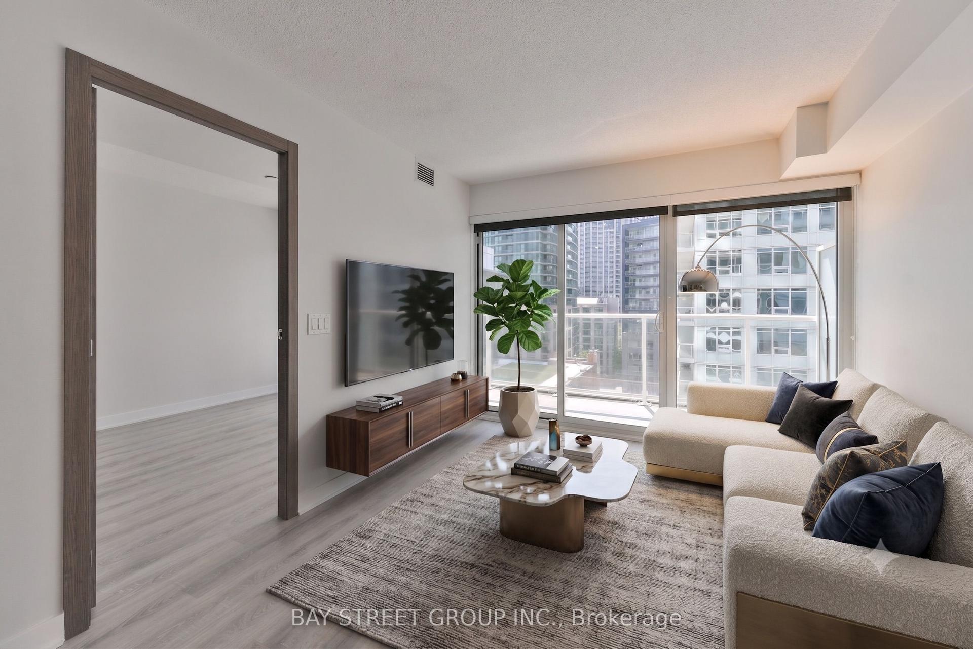 17 Bathurst Street 903 #903, Toronto — Condo for sale, photo 1
