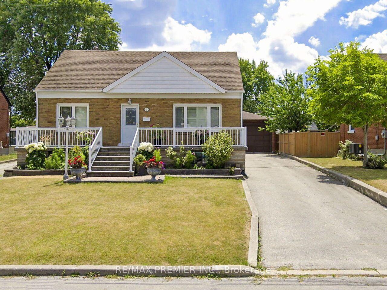 7 Mayall Avenue, Toronto — Detached for sale, photo 1