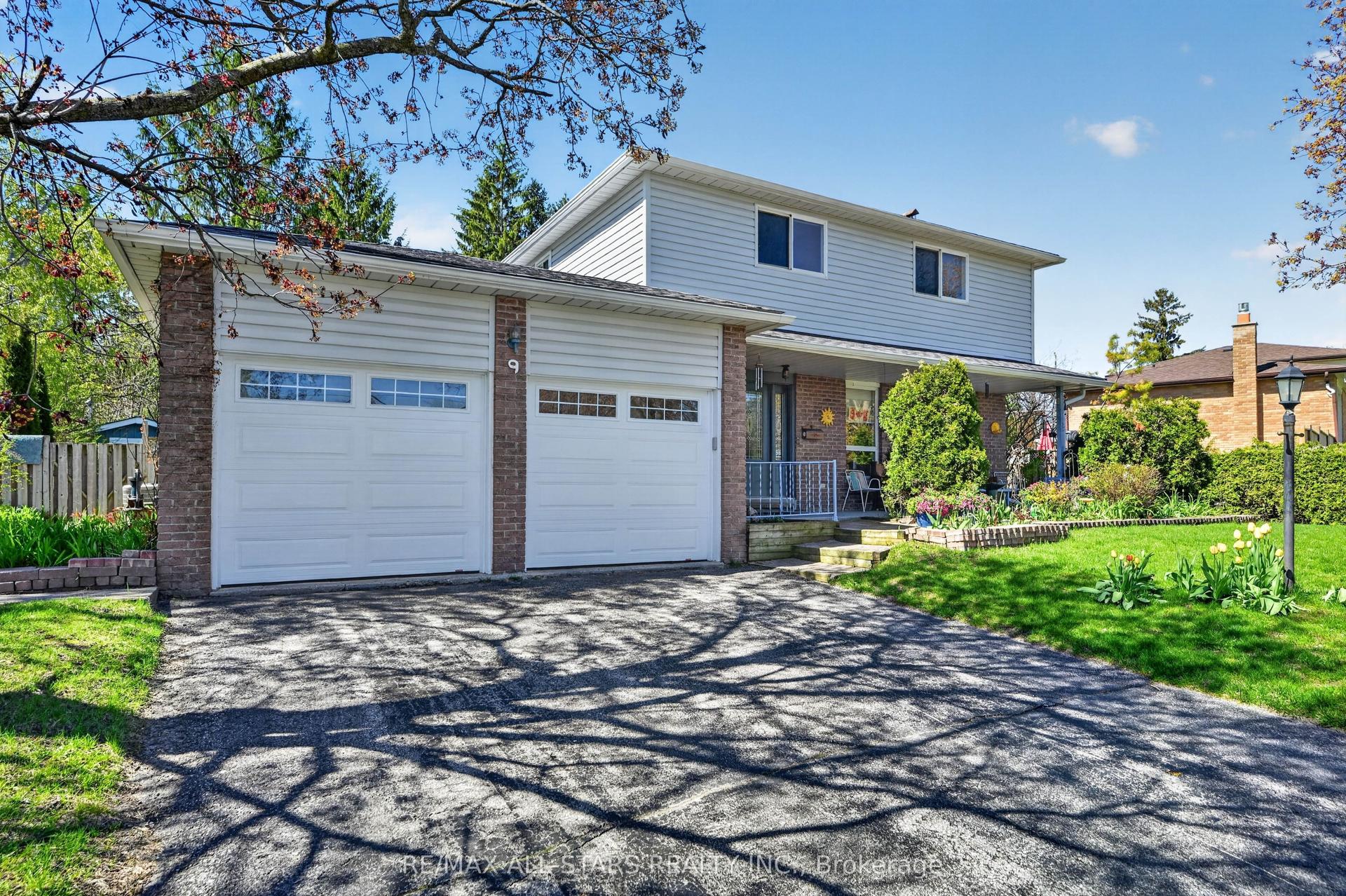 9 Orchard Park Road — photo 1