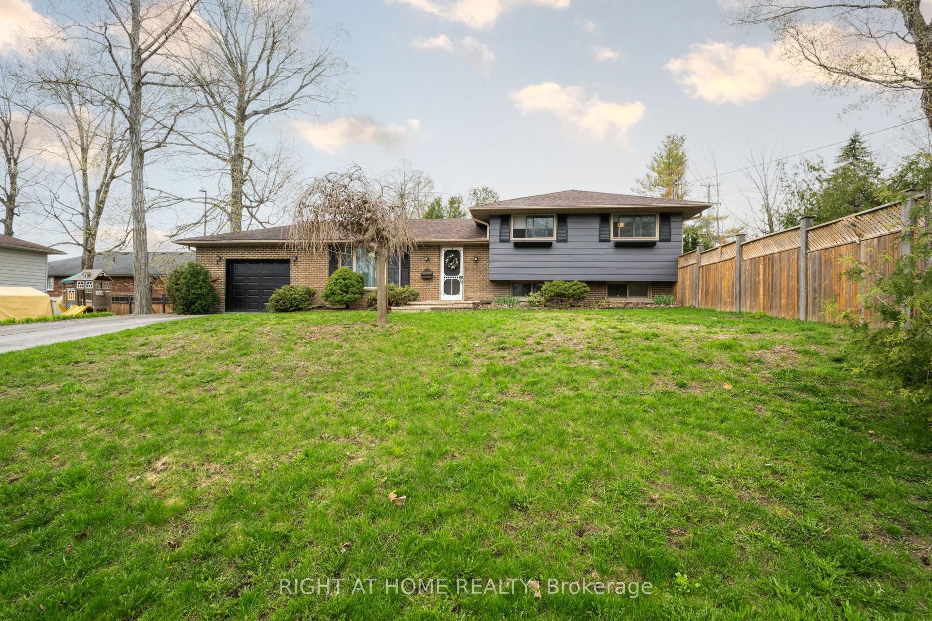 323 Lindan Avenue — photo 1
