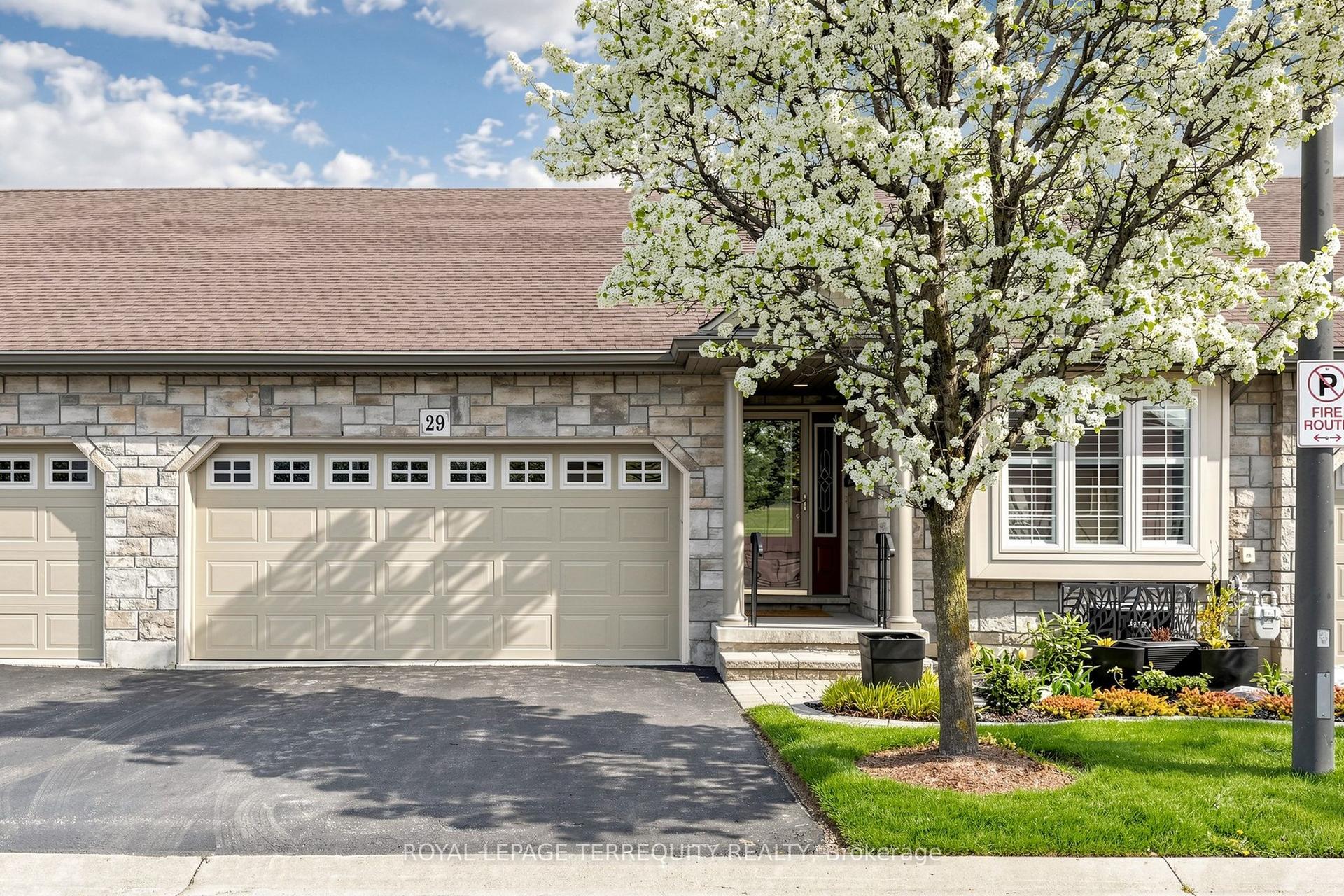 29 Rose Glen Crescent — photo 1