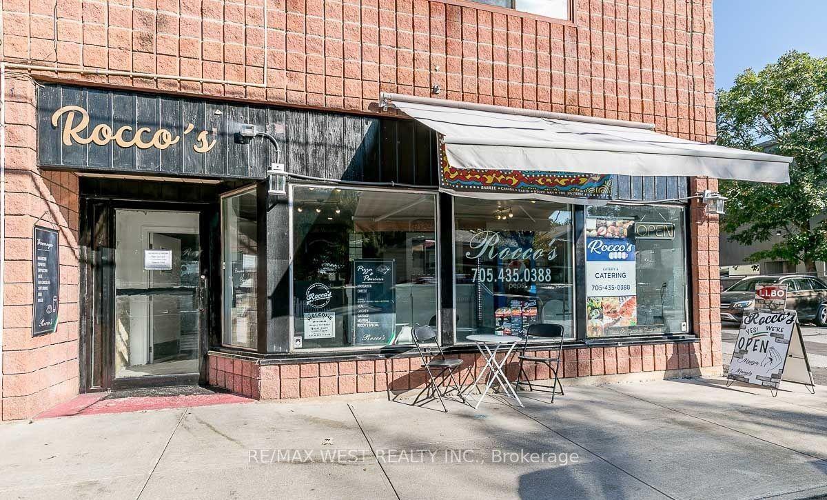 52 Wellington Street W — photo 1